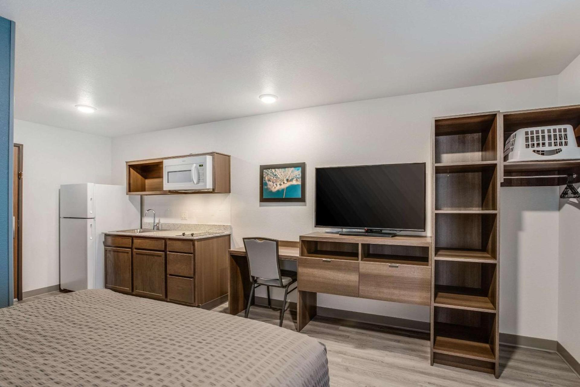 WoodSpring Suites Novi Farmington photo 18