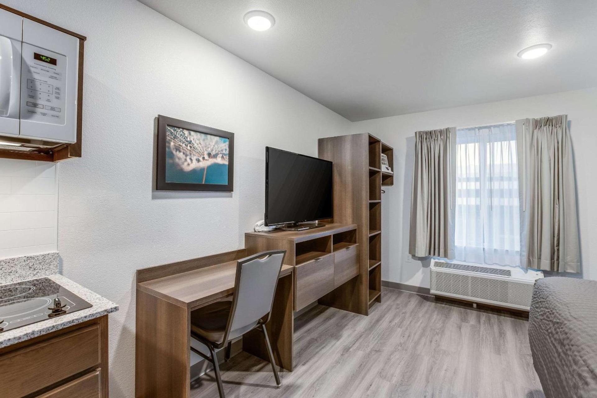 WoodSpring Suites Novi Farmington photo 19