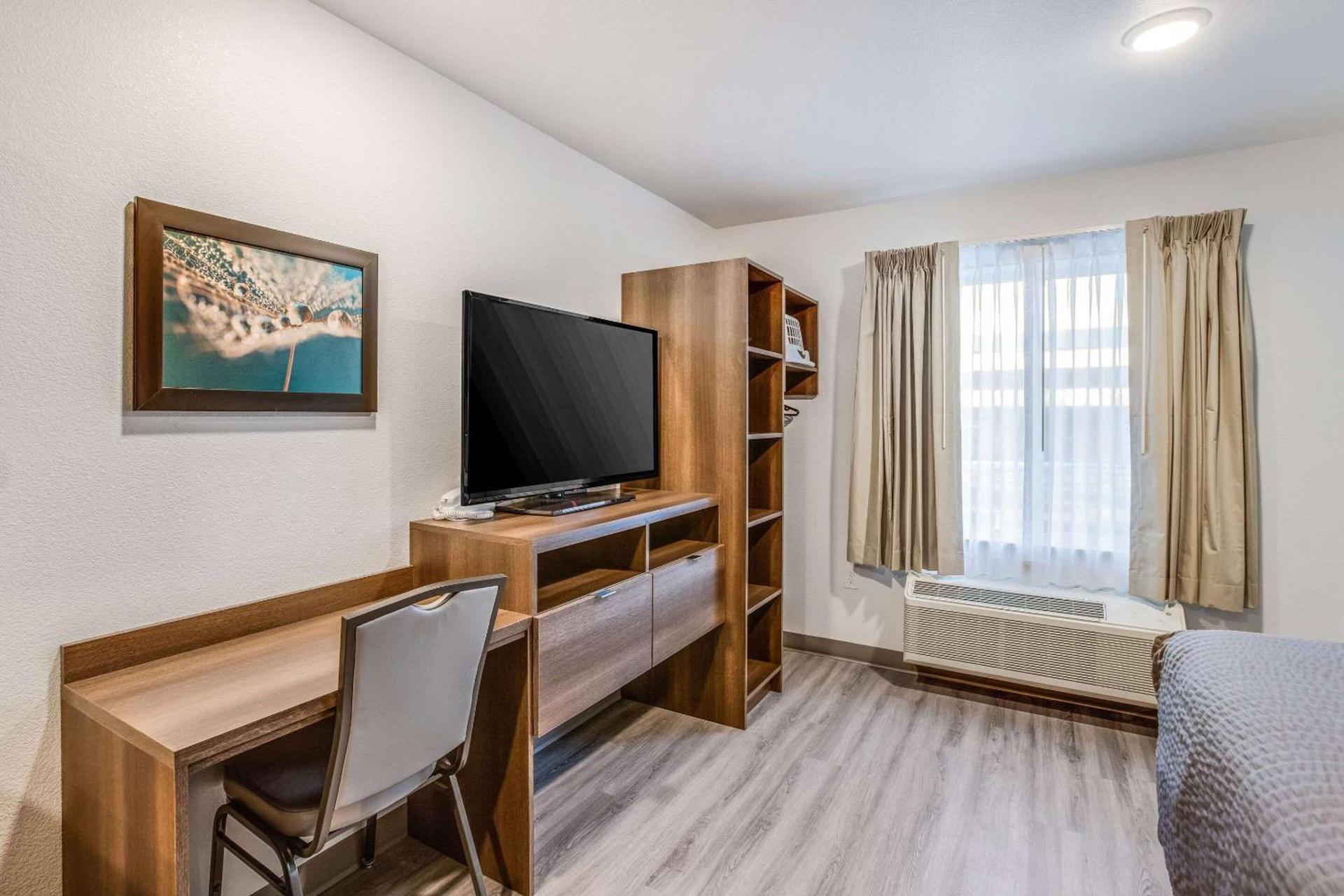 WoodSpring Suites Novi Farmington photo 21