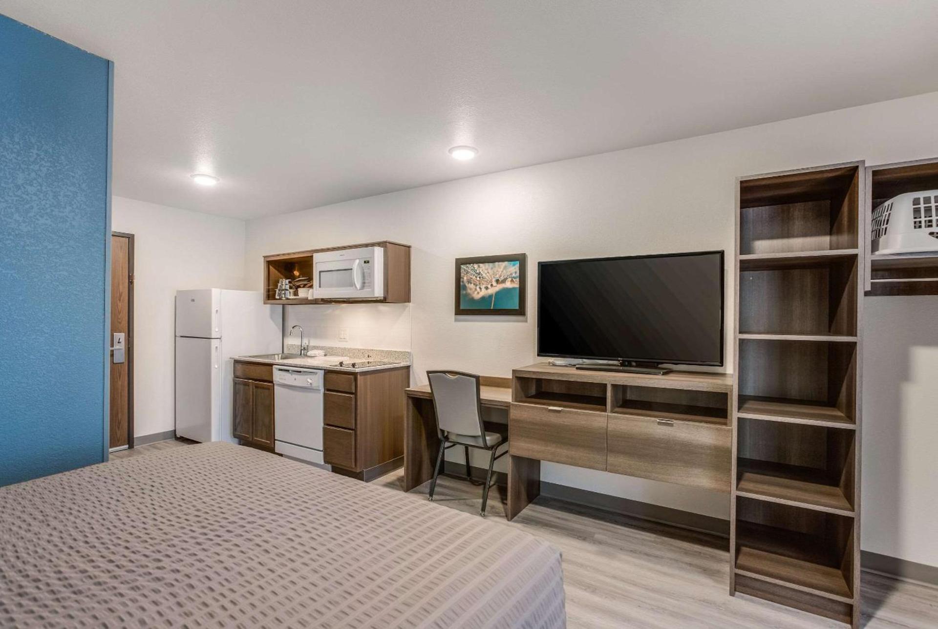 WoodSpring Suites Novi Farmington photo 22