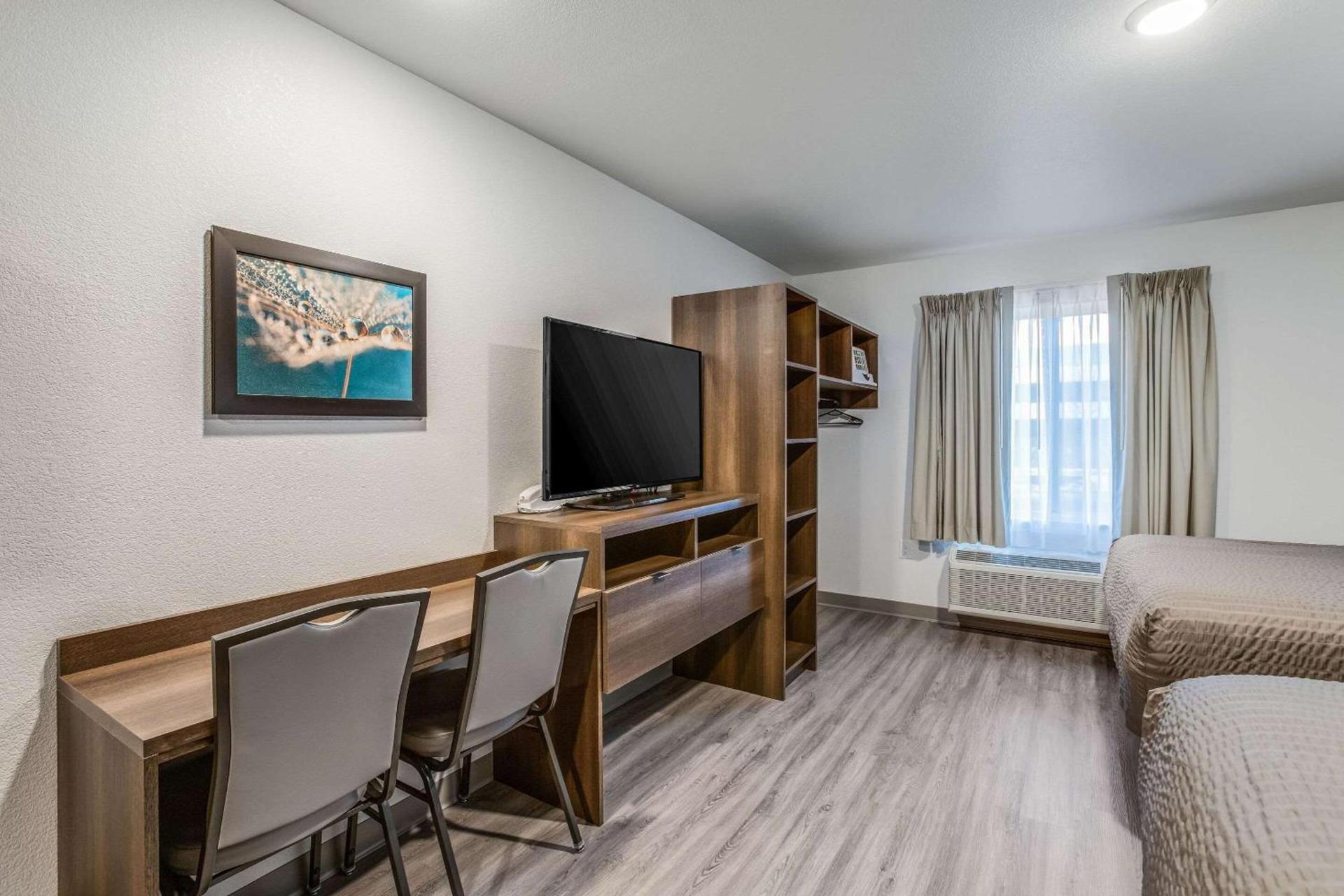 WoodSpring Suites Novi Farmington photo 25
