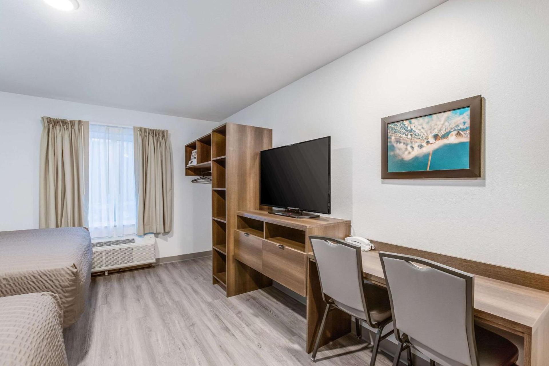 WoodSpring Suites Novi Farmington photo 28