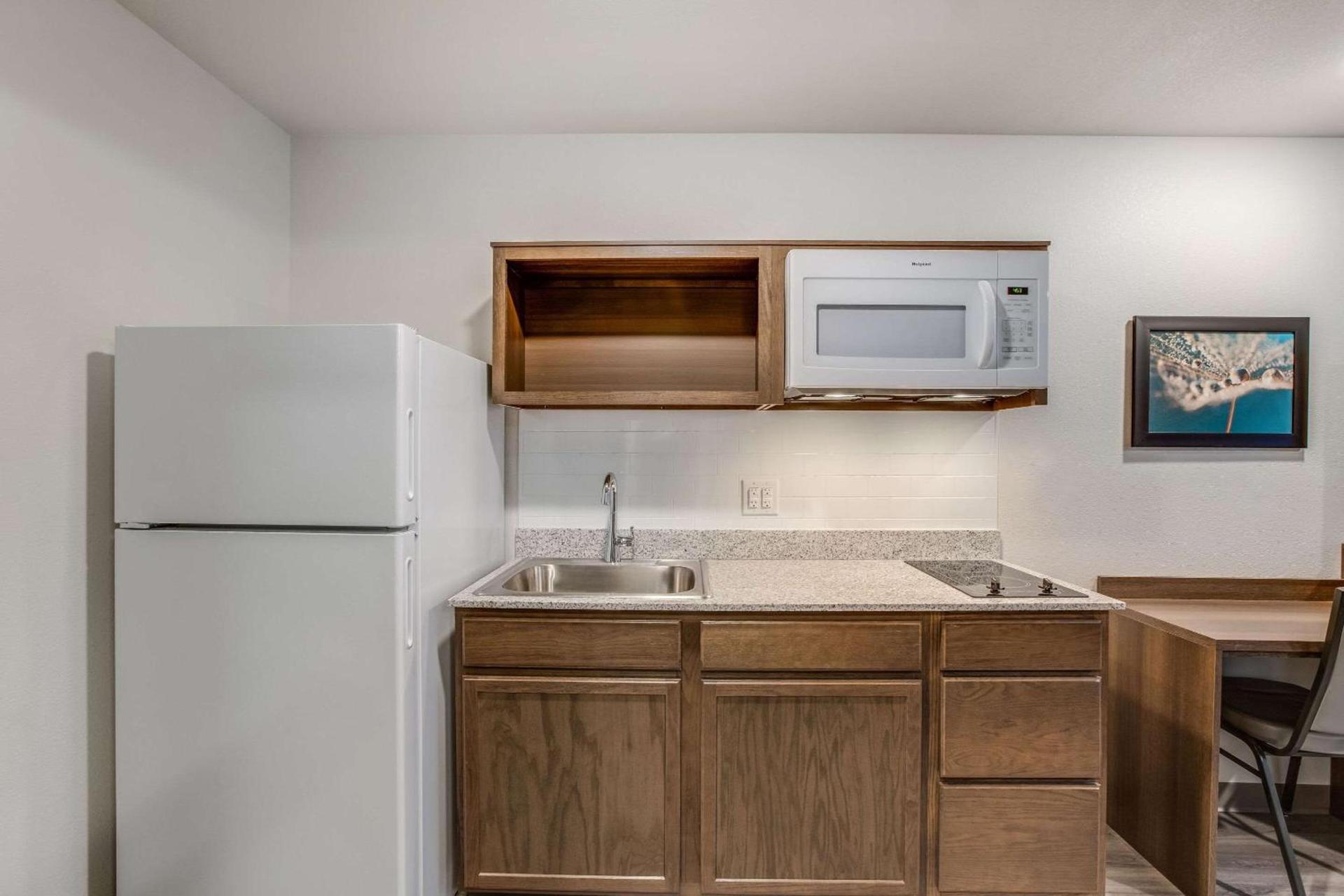 WoodSpring Suites Novi Farmington photo 31