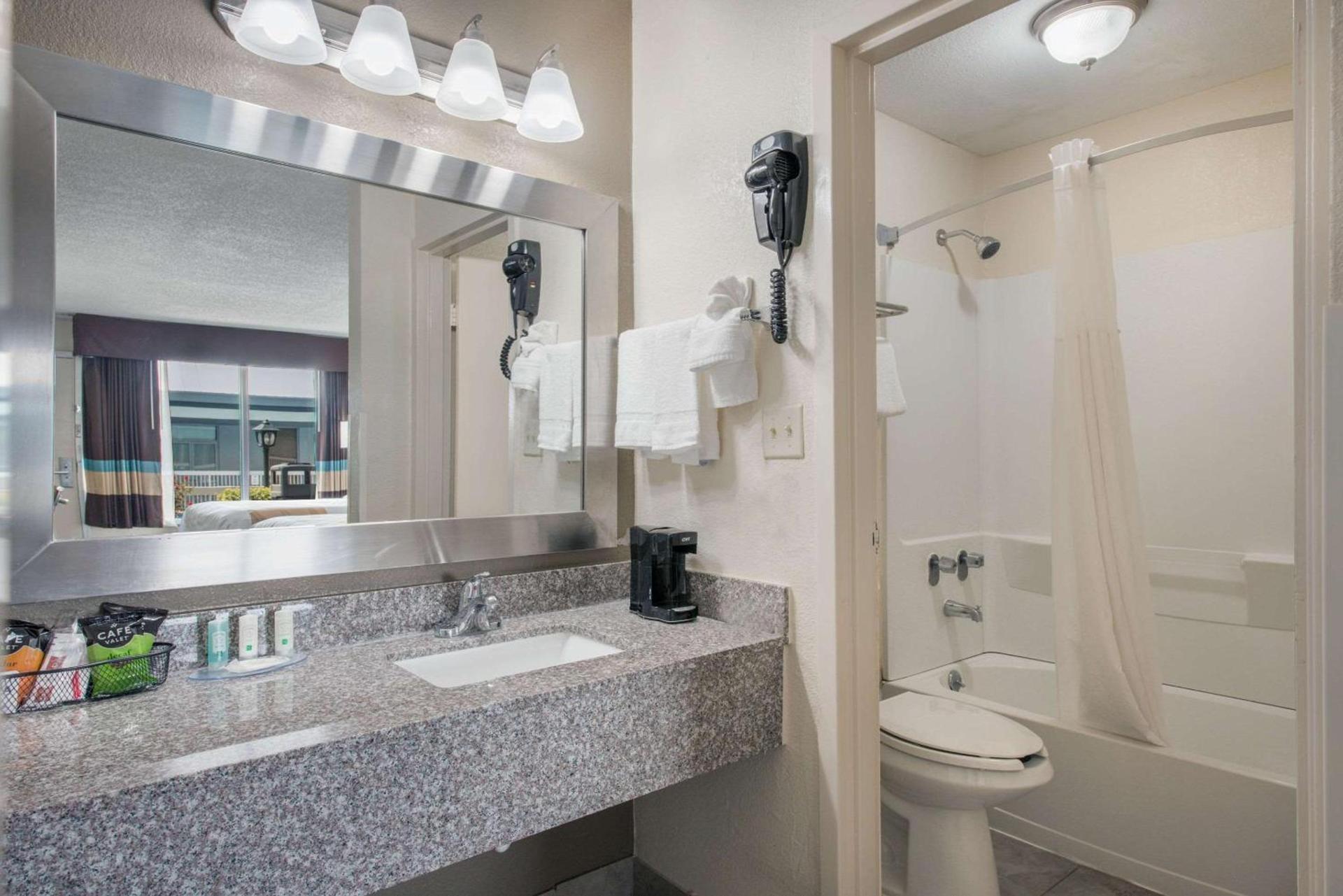 Quality Inn Concord Kannapolis photo 12
