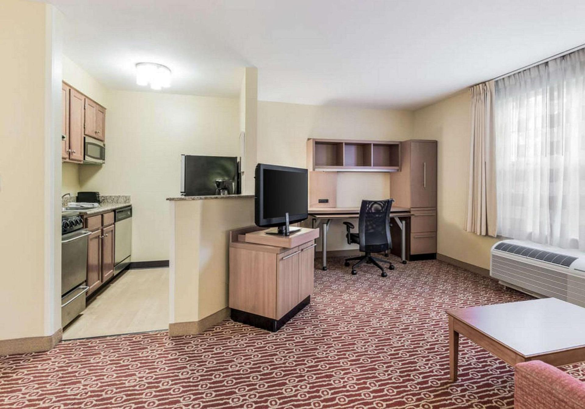 Birch Hills Suites - Blue Ash photo 9