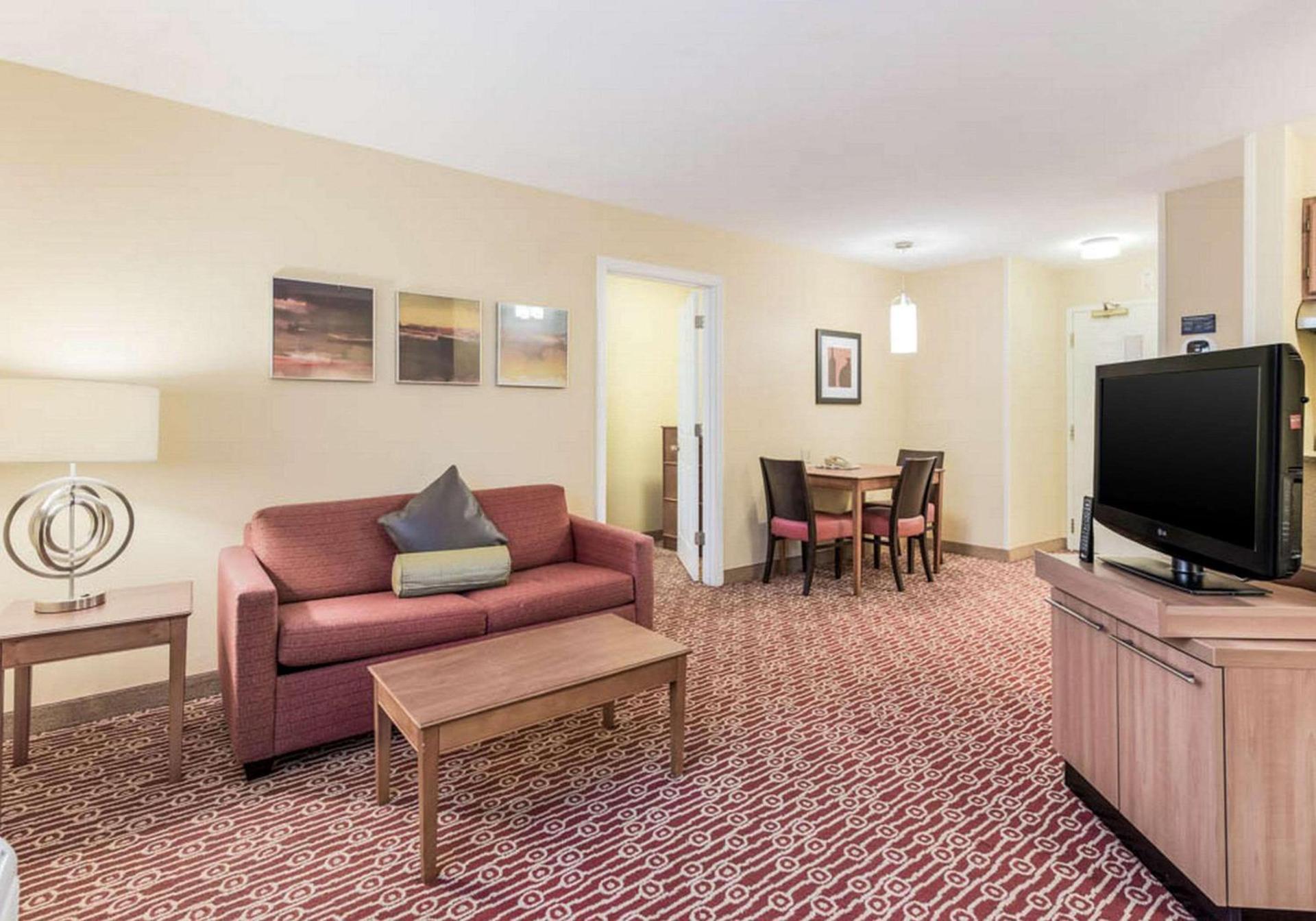 Birch Hills Suites - Blue Ash photo 11