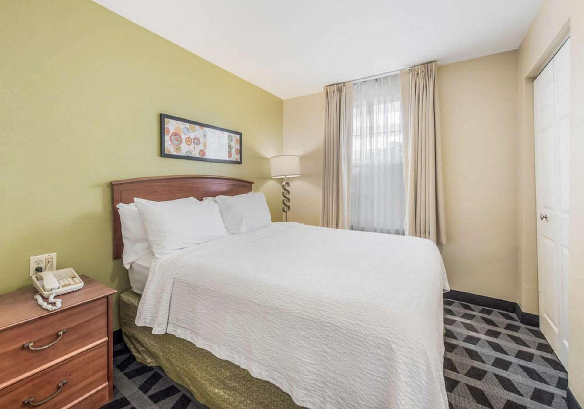 Birch Hills Suites - Blue Ash photo 13