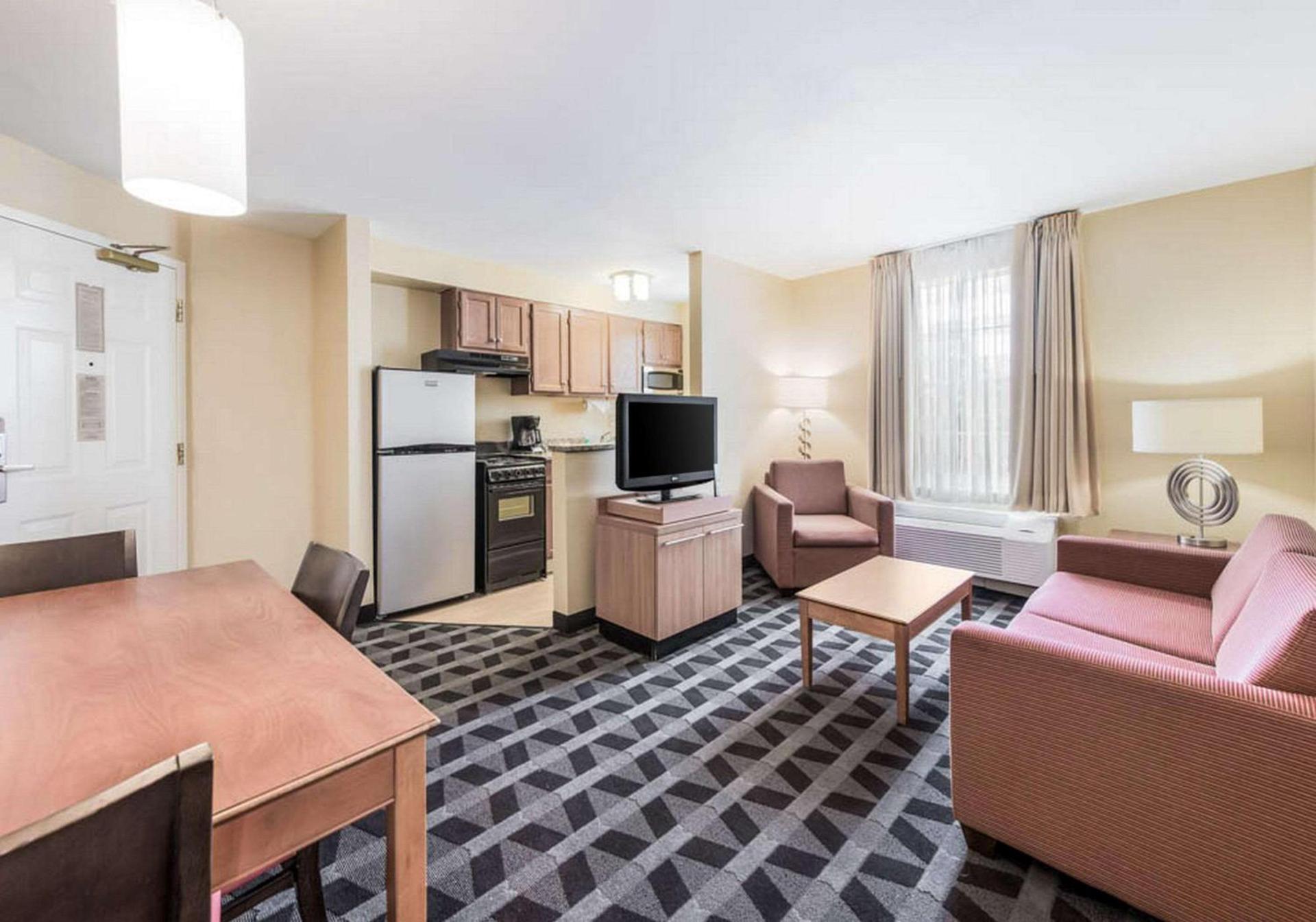Birch Hills Suites - Blue Ash photo 17