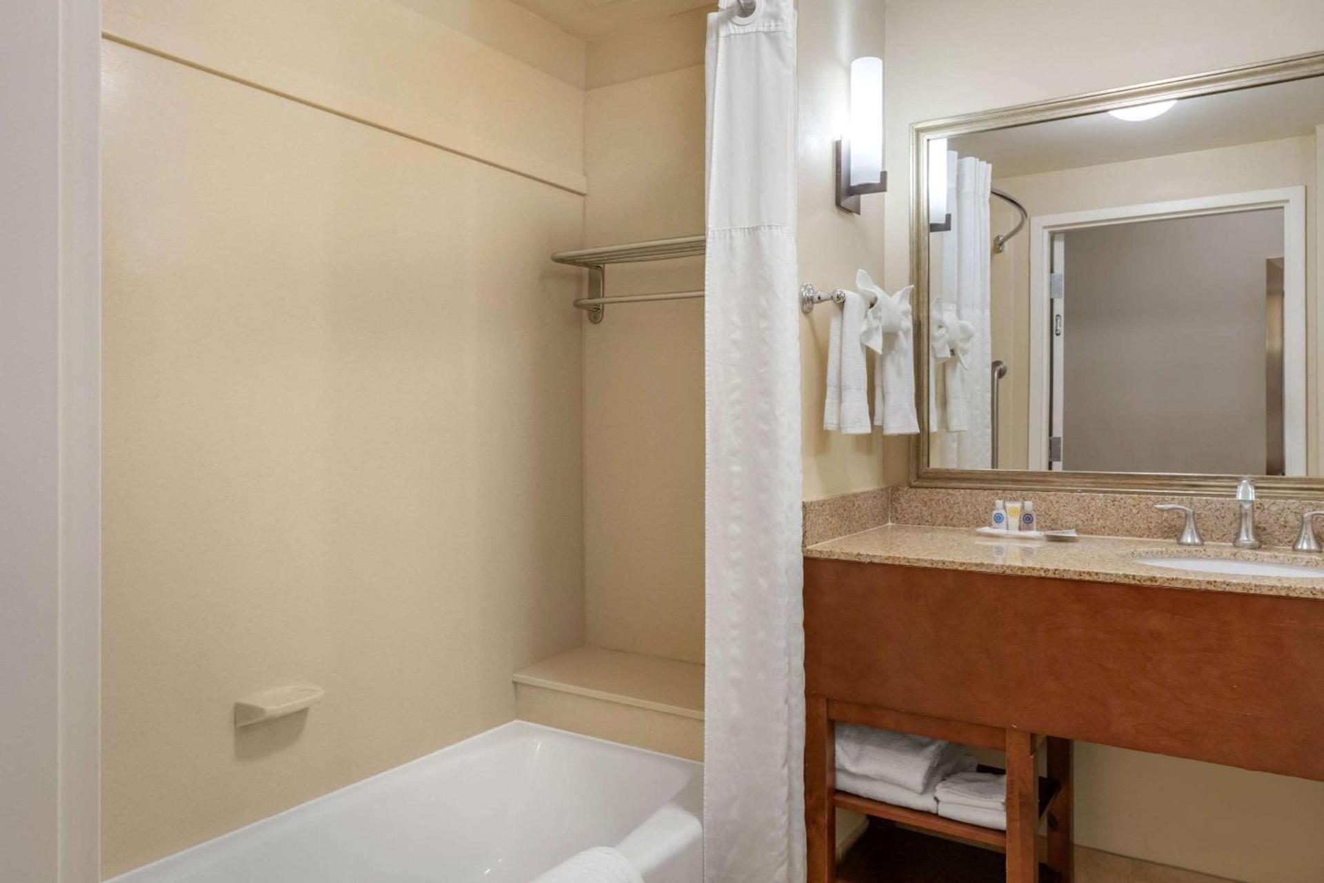 Comfort Suites Barstow near I-15 photo 9