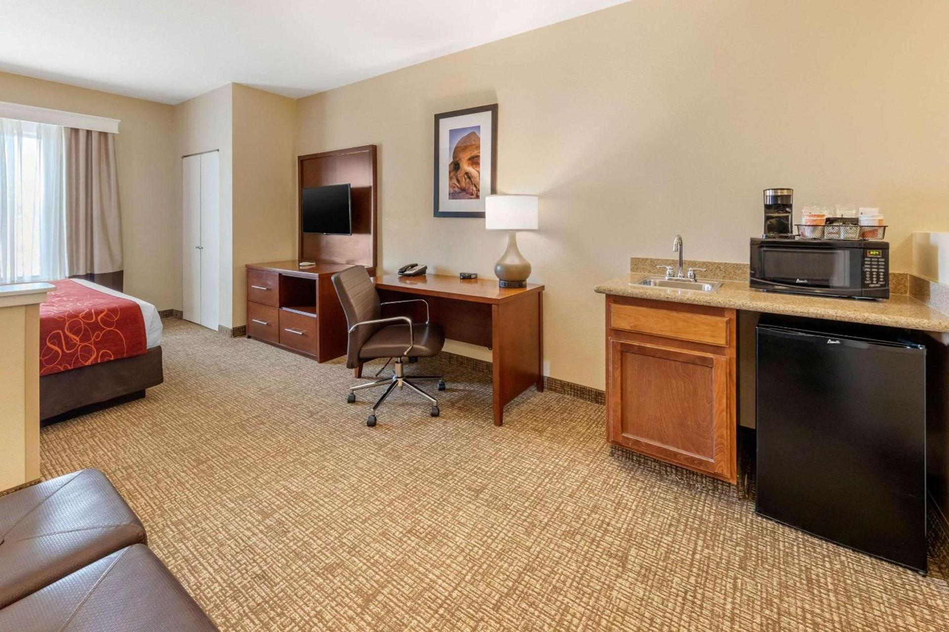 Comfort Suites Barstow near I-15 photo 12