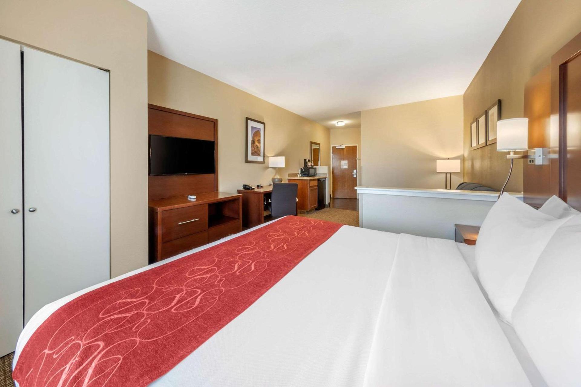 Comfort Suites Barstow near I-15 photo 21