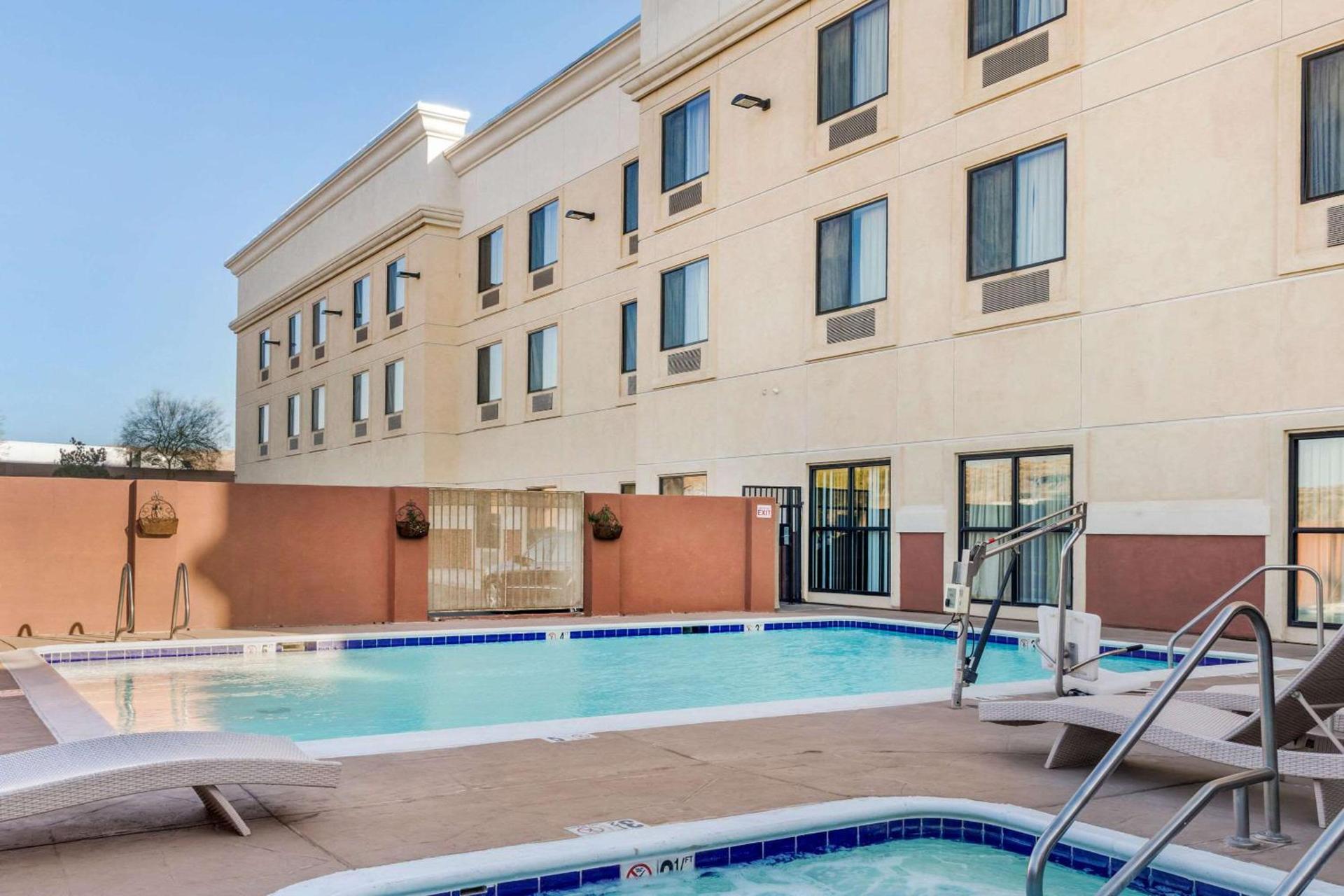 Comfort Suites Barstow near I-15 photo 23