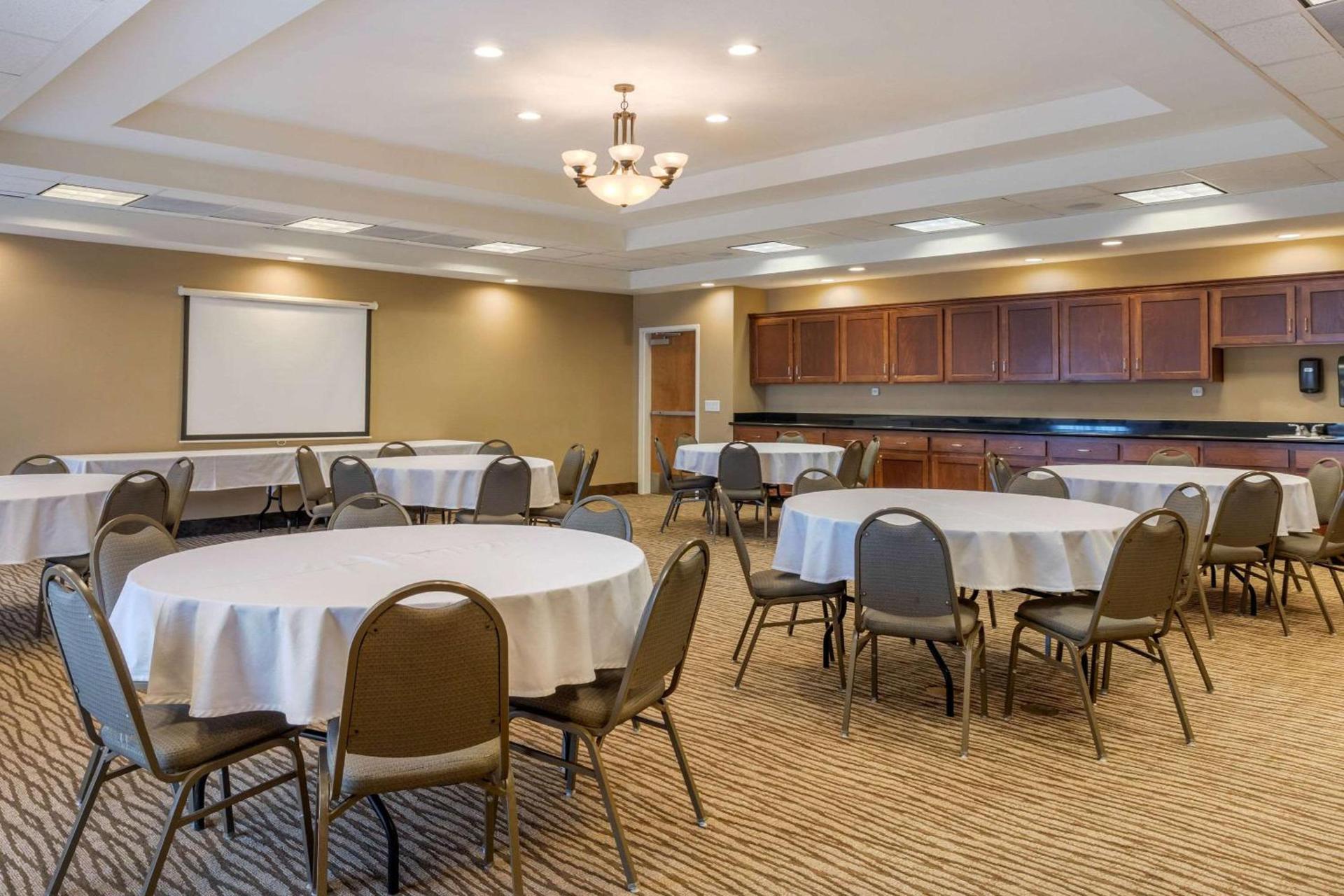 Comfort Suites Barstow near I-15 photo 28