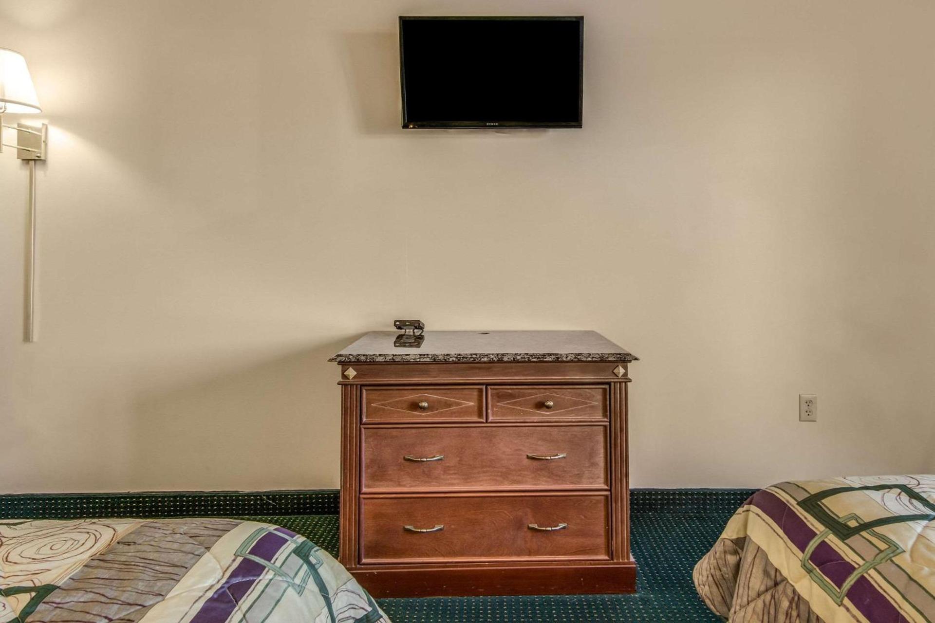 Rodeway Inn & Suites Dublin photo 9