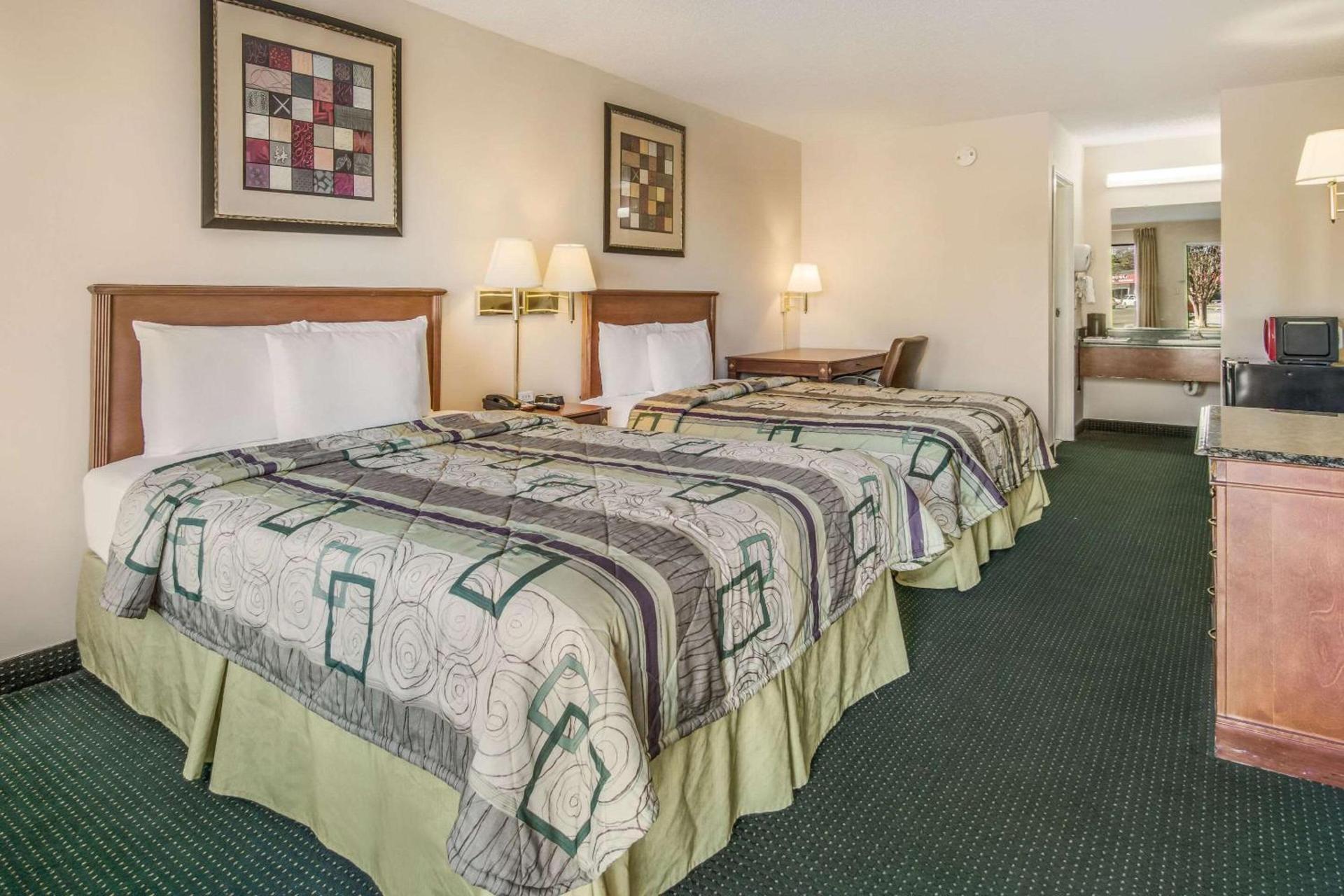 Rodeway Inn & Suites Dublin photo 11
