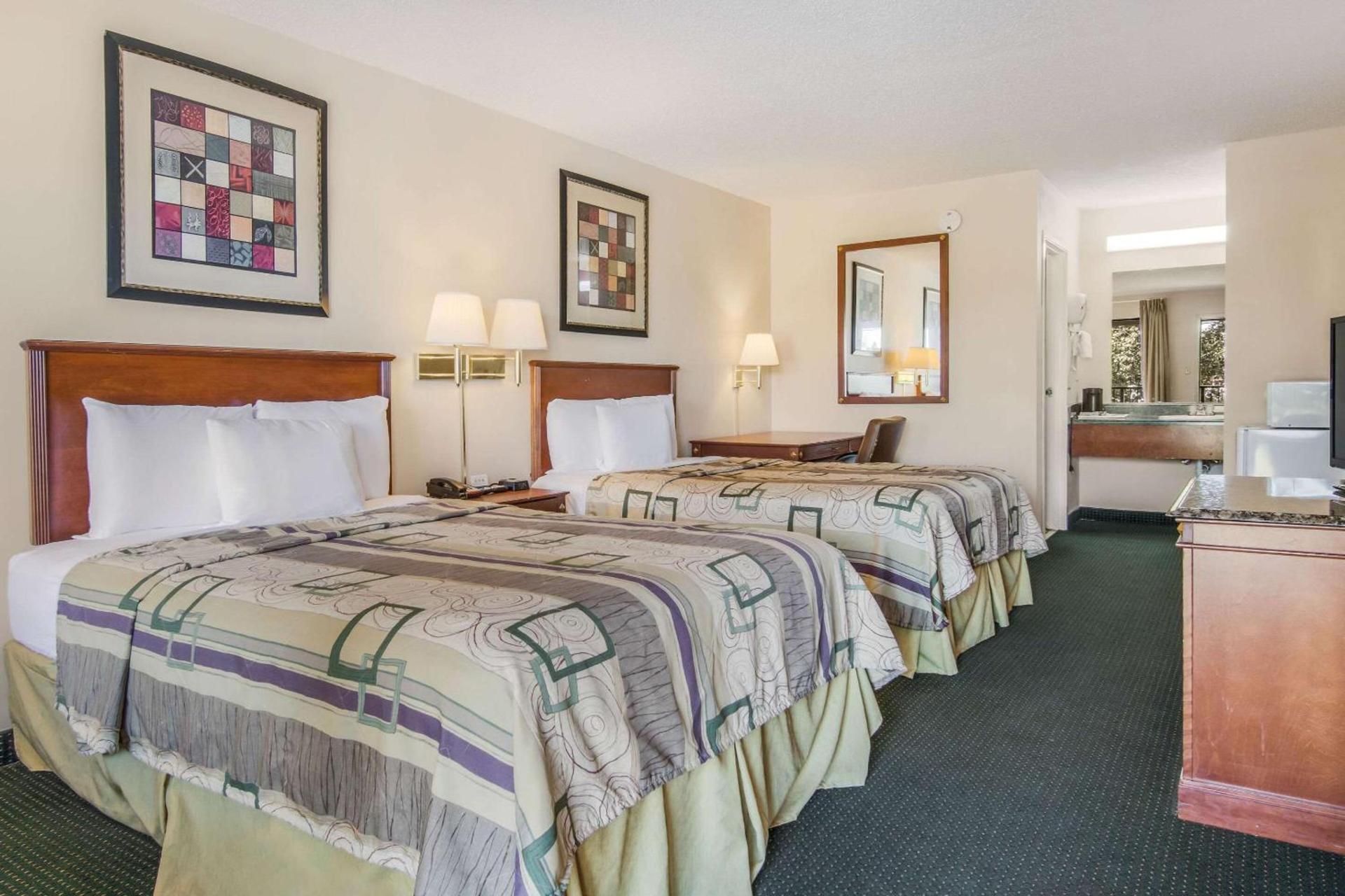 Rodeway Inn & Suites Dublin photo 12