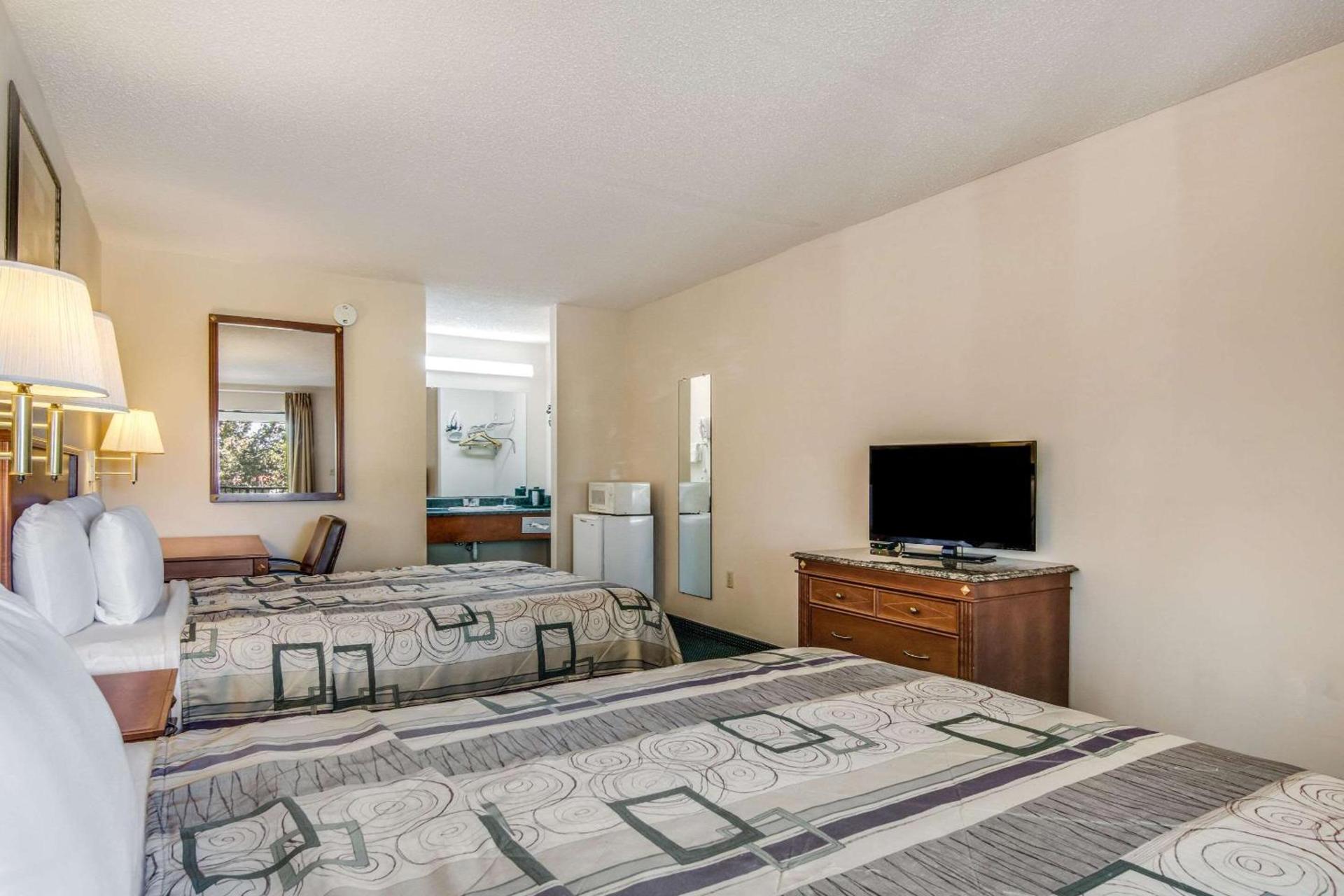 Rodeway Inn & Suites Dublin photo 13