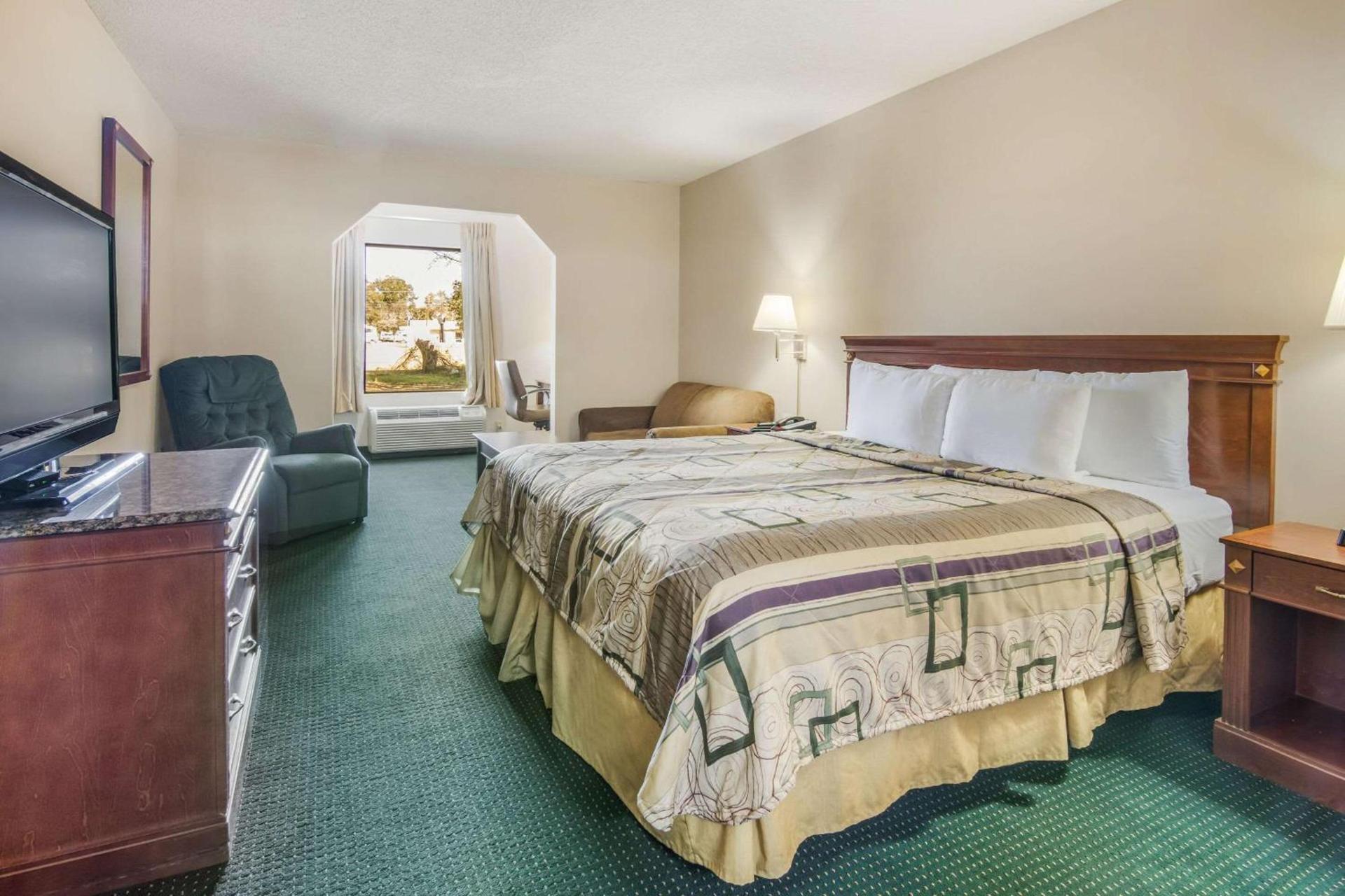 Rodeway Inn & Suites Dublin photo 18