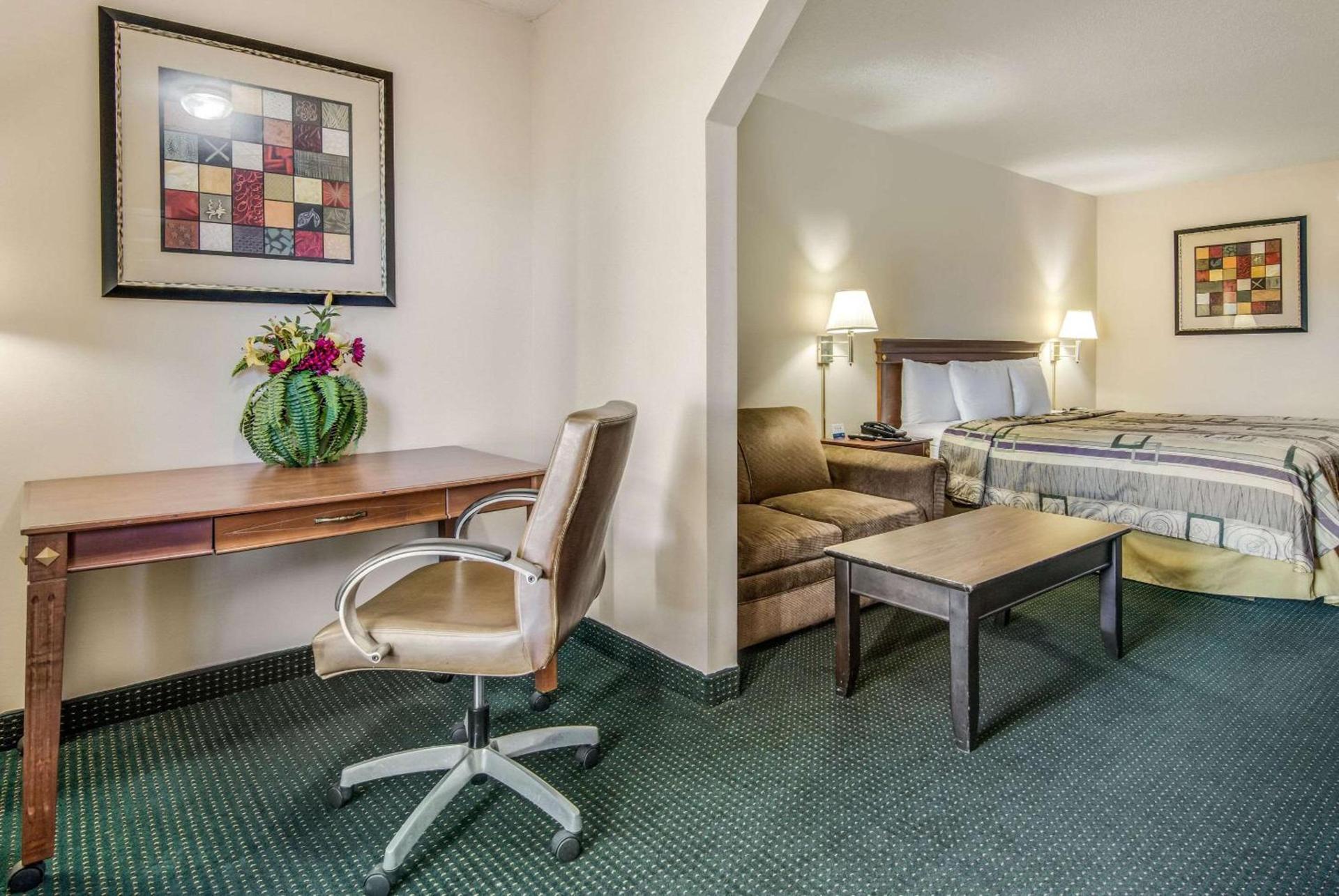 Rodeway Inn & Suites Dublin photo 20