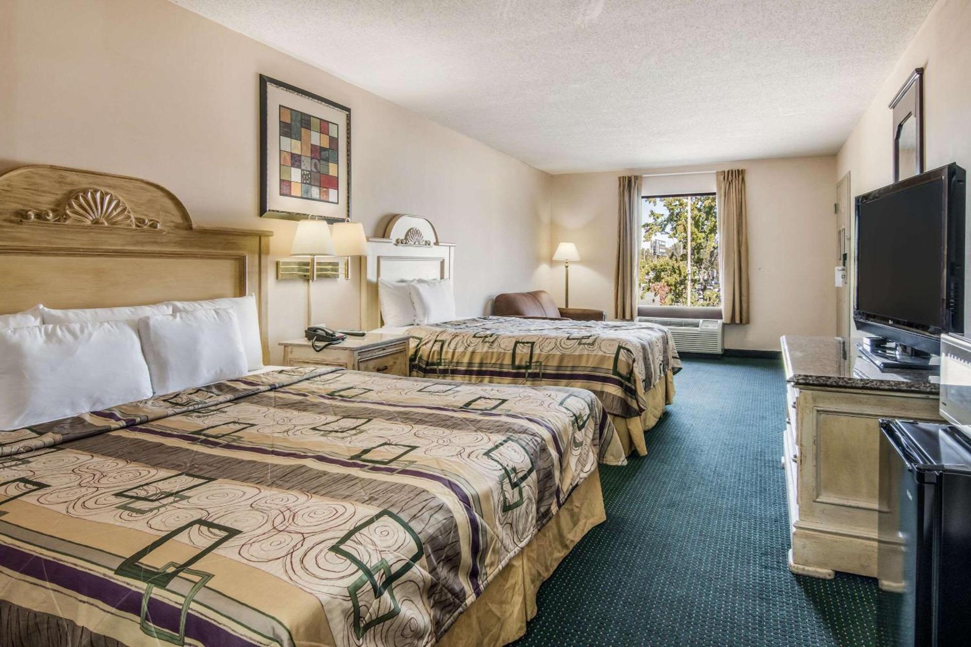 Rodeway Inn & Suites Dublin photo 21