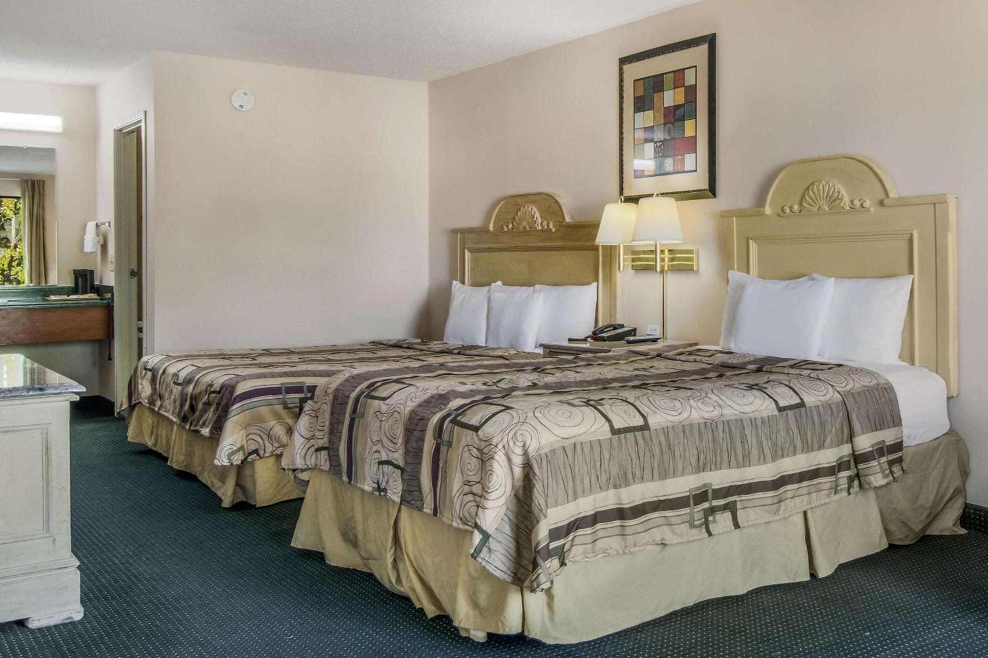 Rodeway Inn & Suites Dublin photo 26