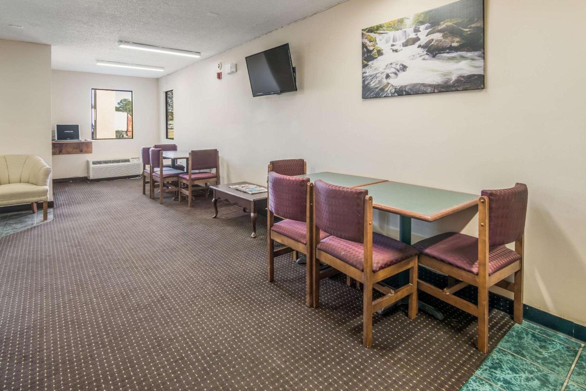 Rodeway Inn & Suites Dublin photo 29