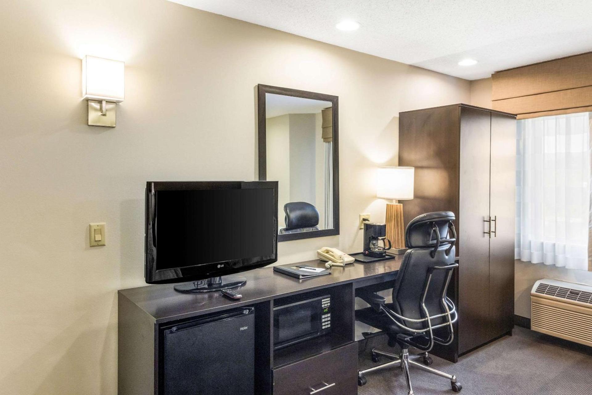 Sleep Inn & Suites Niantic North photo 9