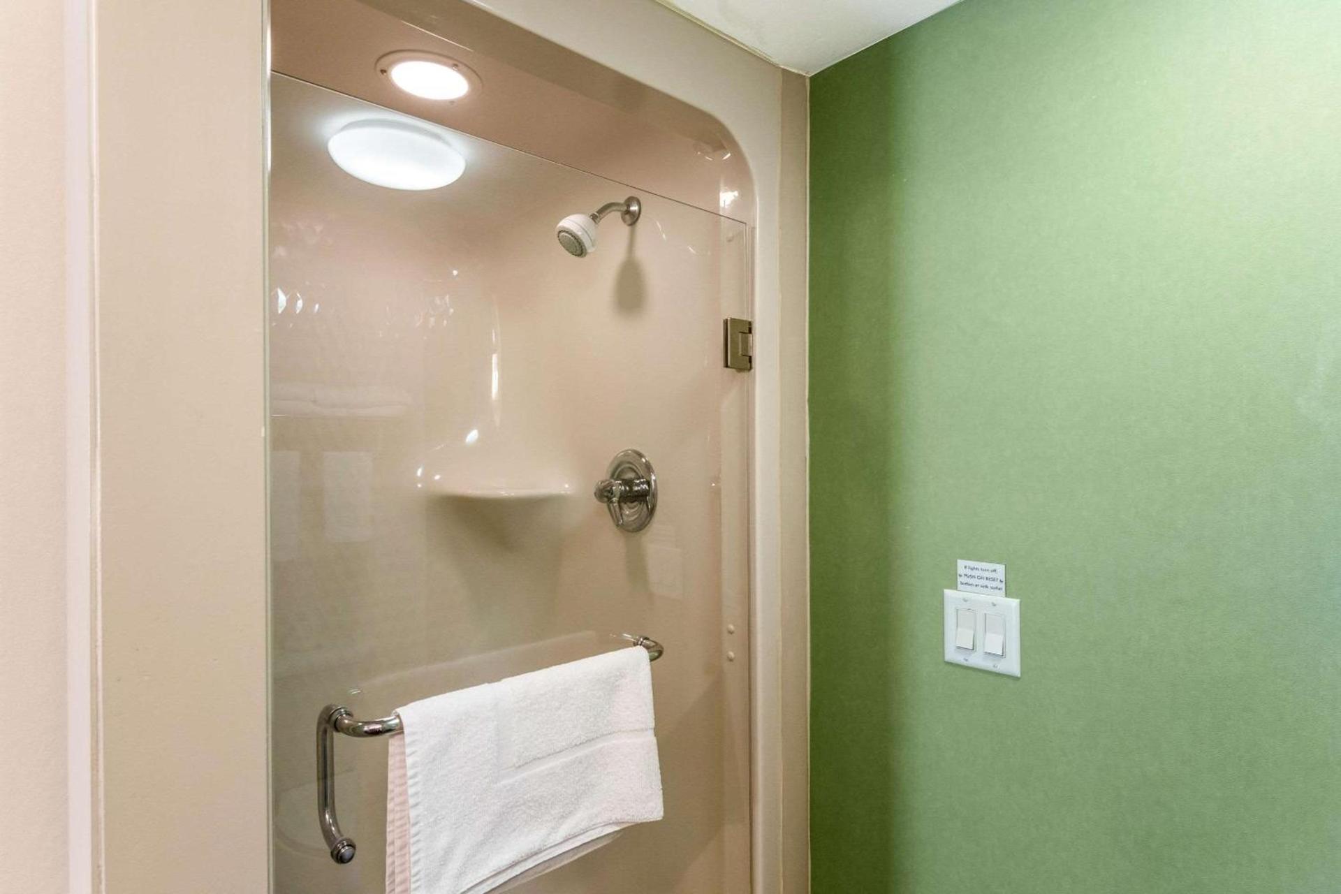 Sleep Inn & Suites Niantic North photo 16