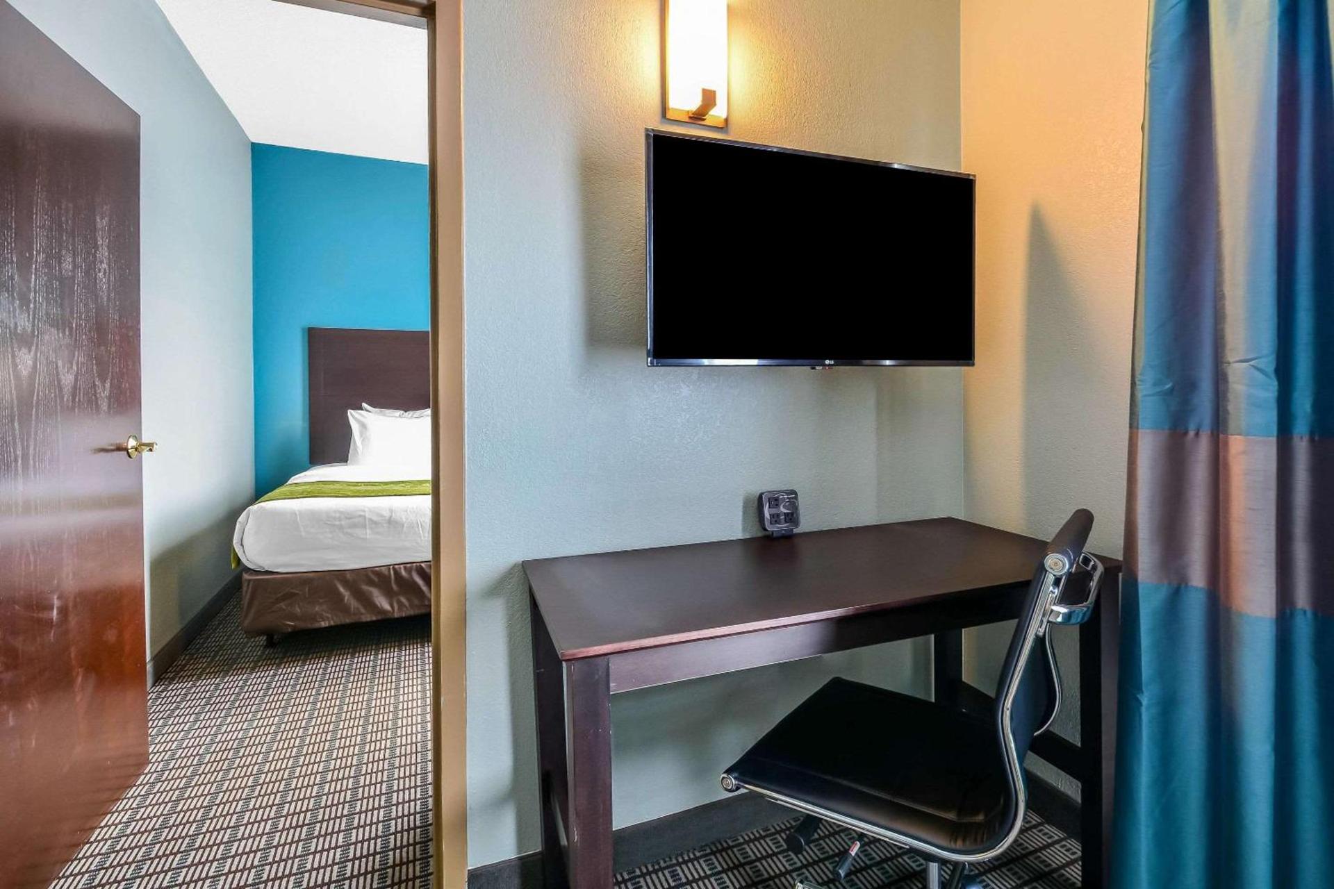 Comfort Suites Tampa - Brandon photo 30