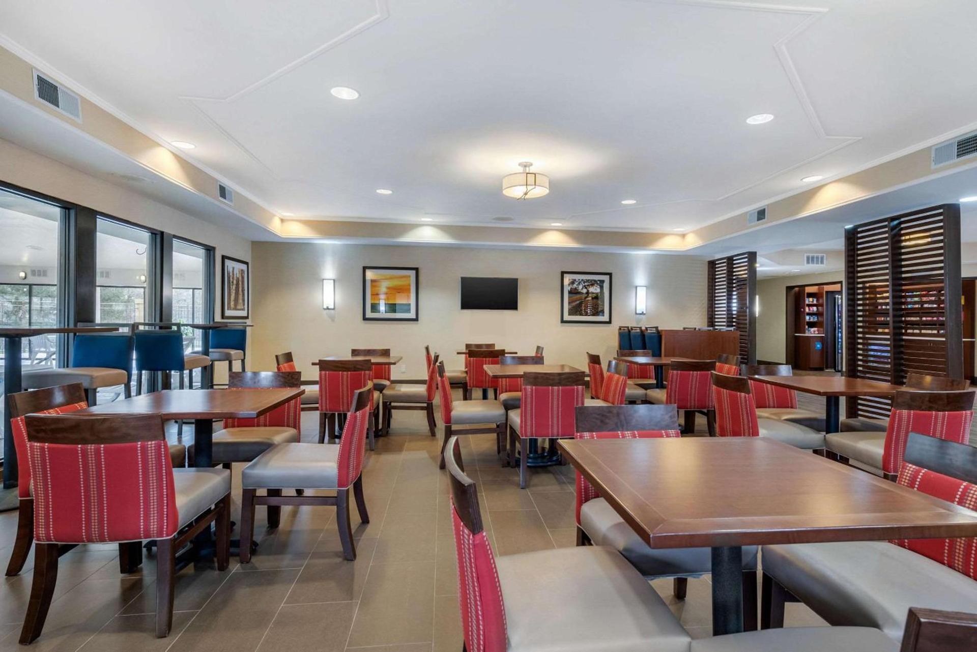Comfort Suites Lafayette University Area photo 21