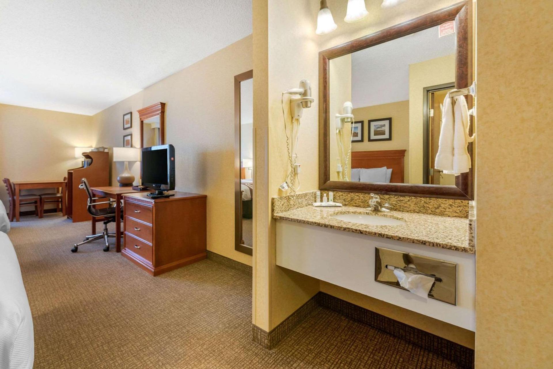 Quality Inn Pueblo North photo 16