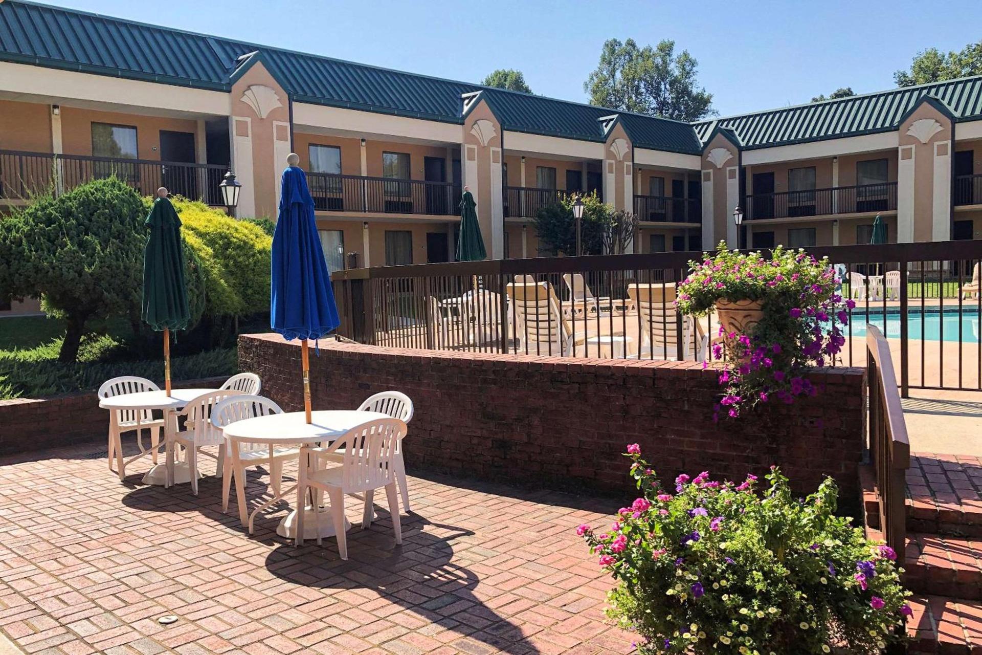 Quality Inn Morganton Southeast photo 2