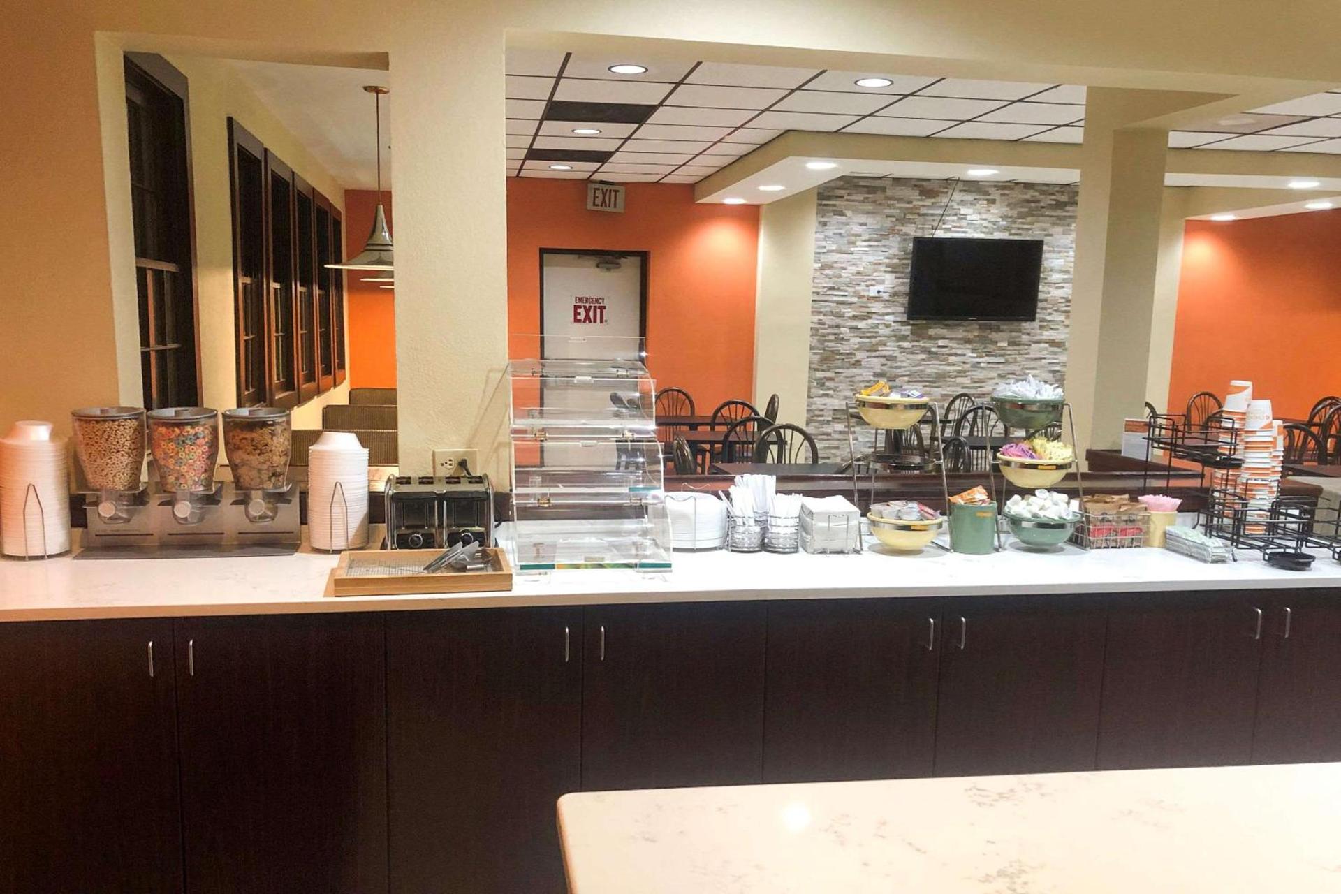 Quality Inn Morganton Southeast photo 24