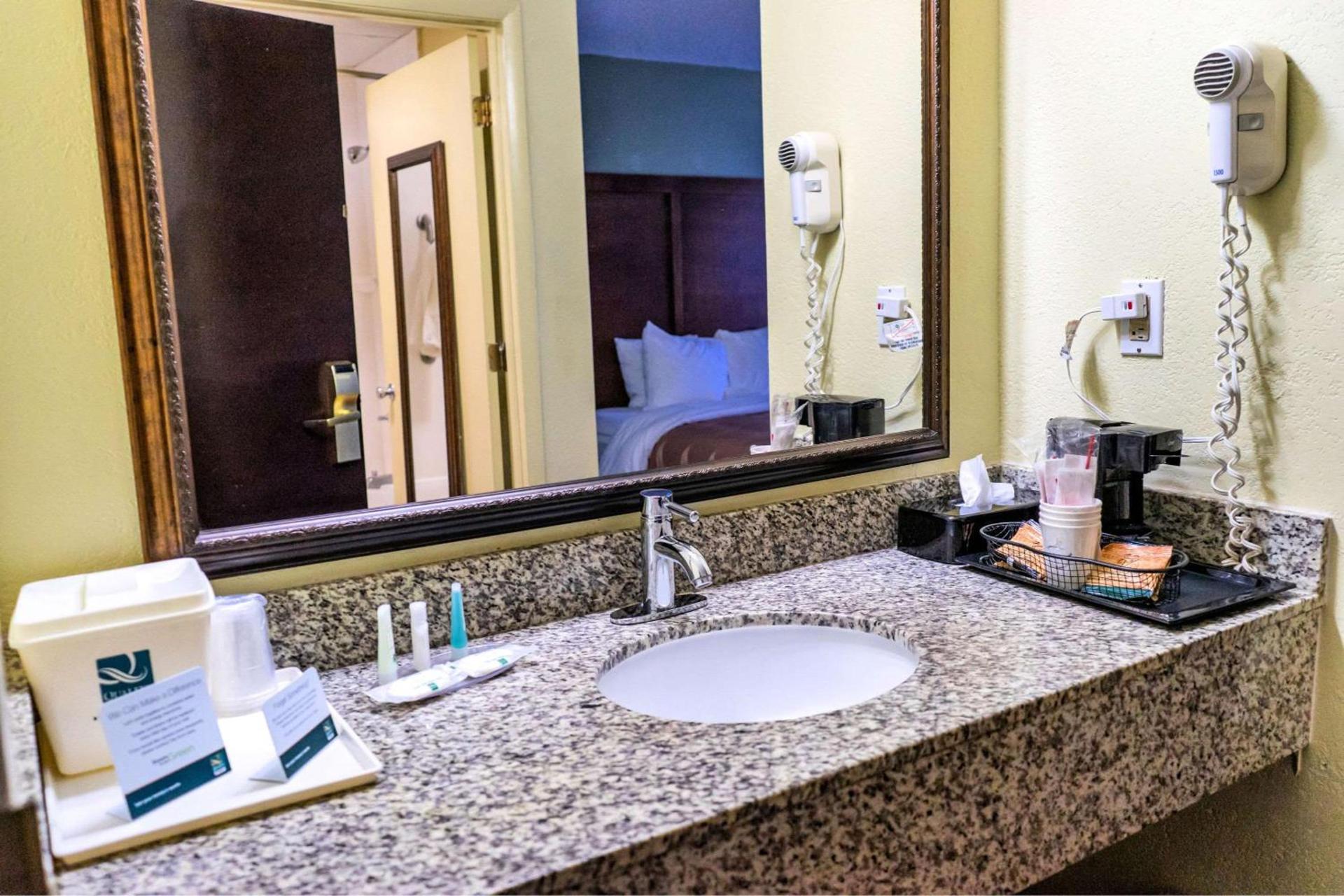 Quality Inn Whiteville North photo 11