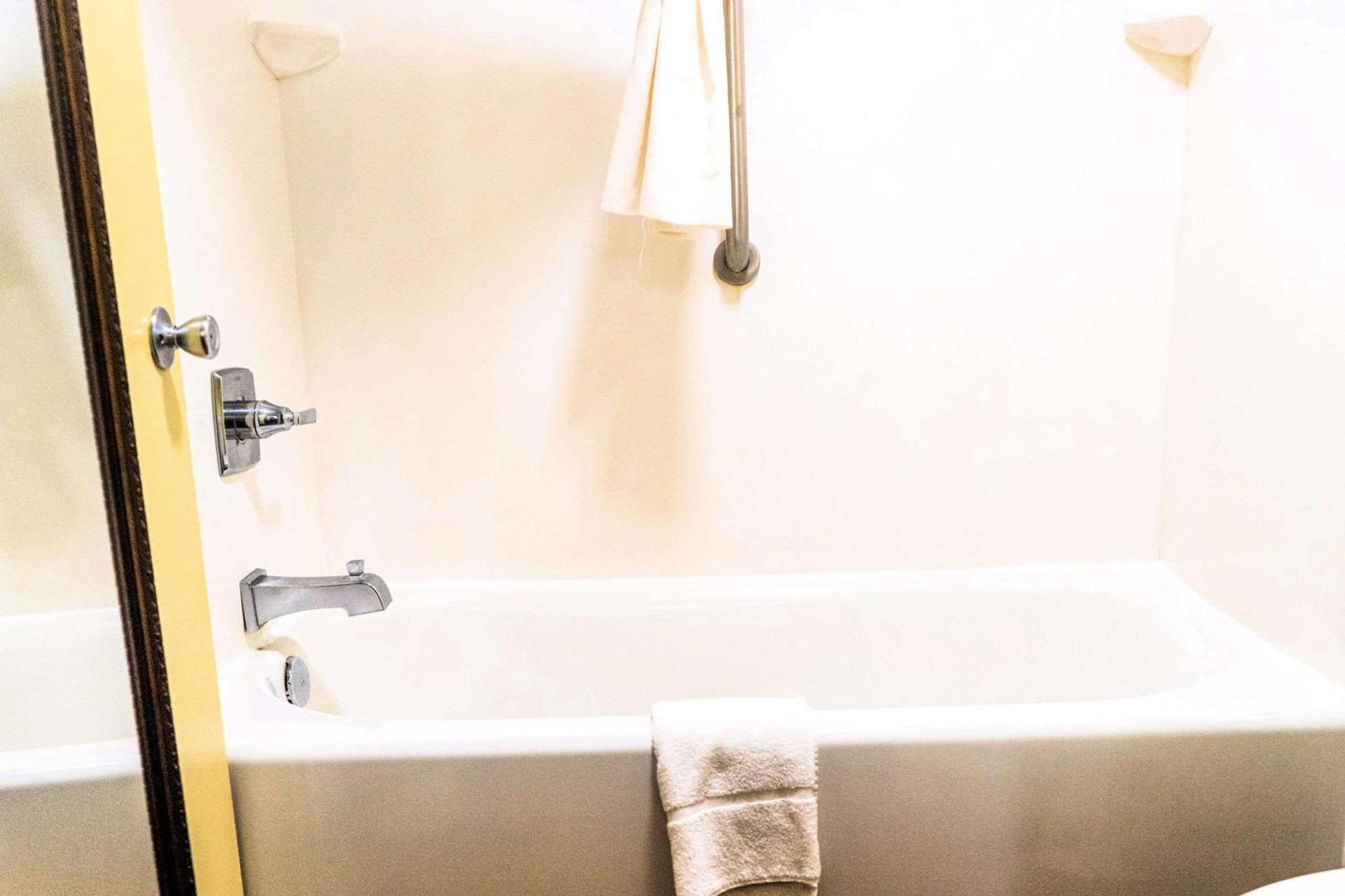 Quality Inn Whiteville North photo 12