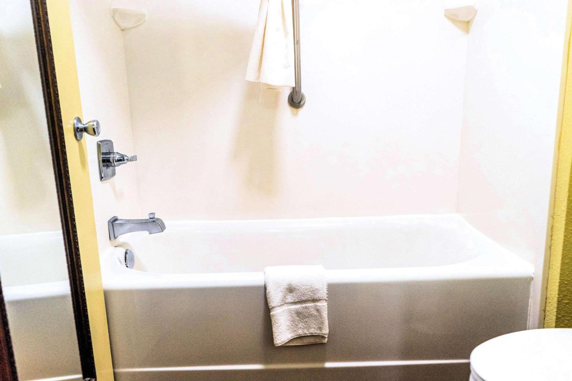 Quality Inn Whiteville North photo 14