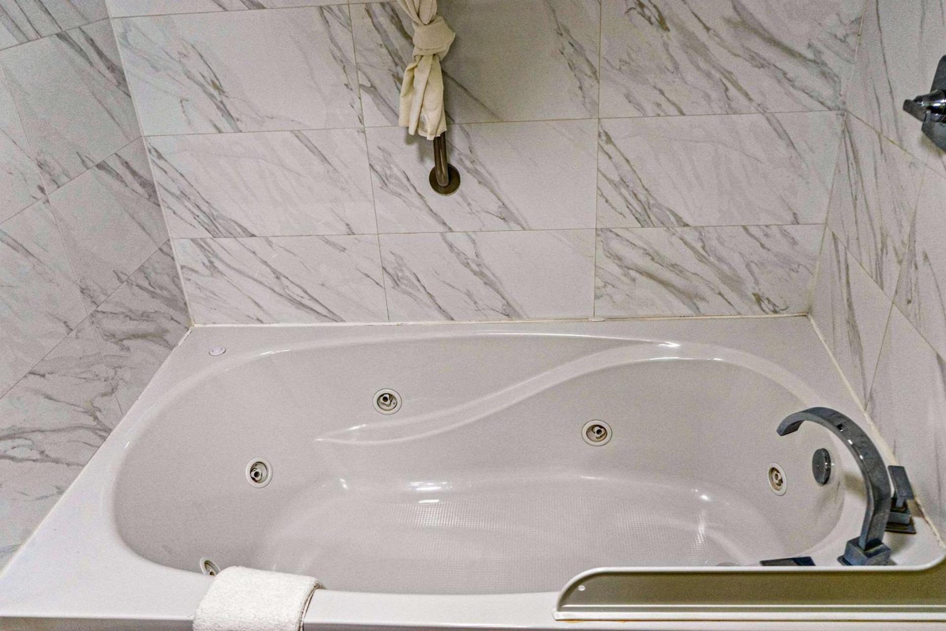 Quality Inn Whiteville North photo 17