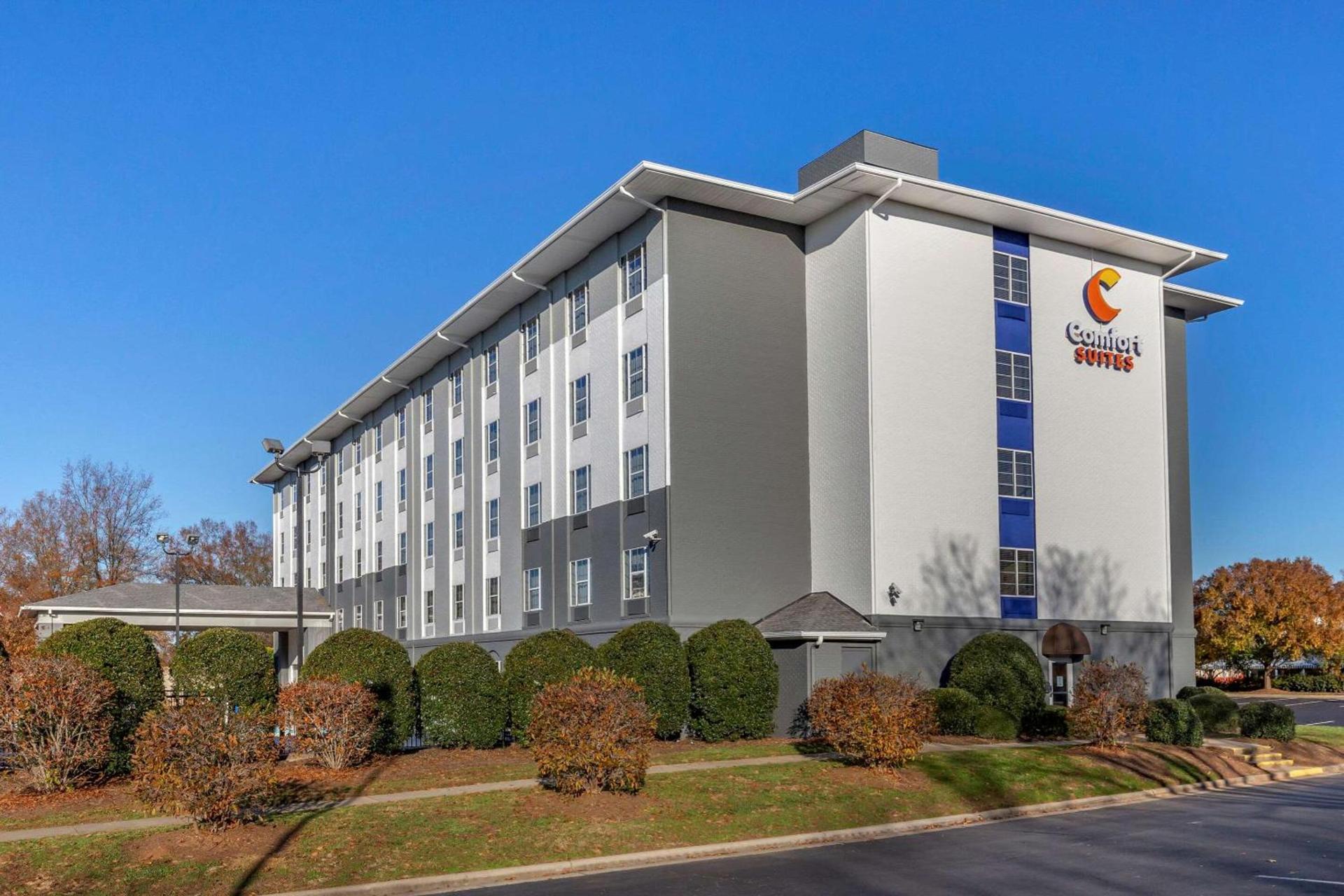Comfort Suites Pineville - Ballantyne Area photo 2