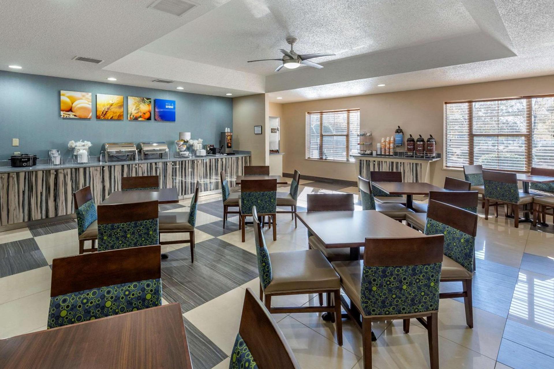 Comfort Suites Pineville - Ballantyne Area photo 37