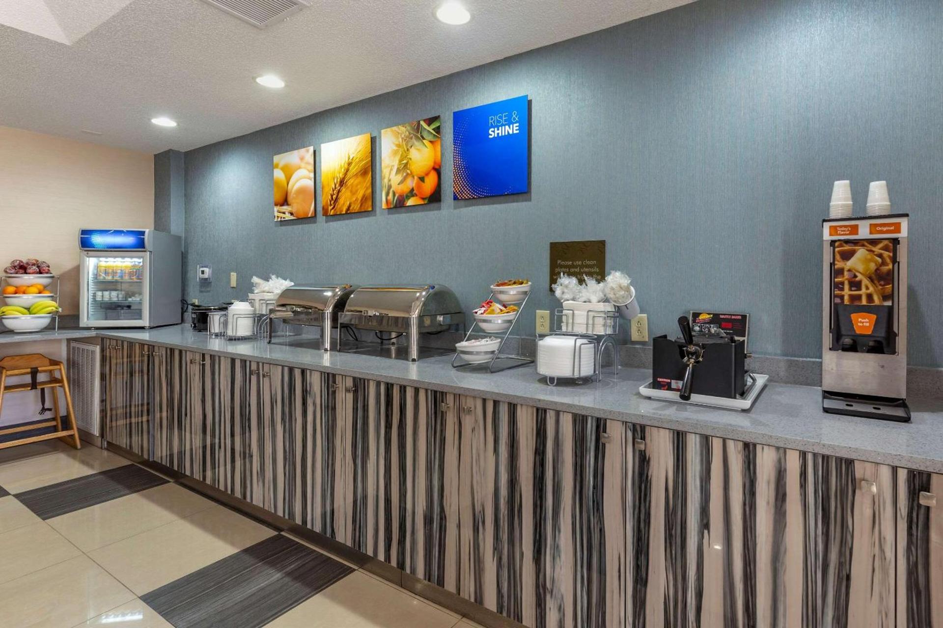 Comfort Suites Pineville - Ballantyne Area photo 38