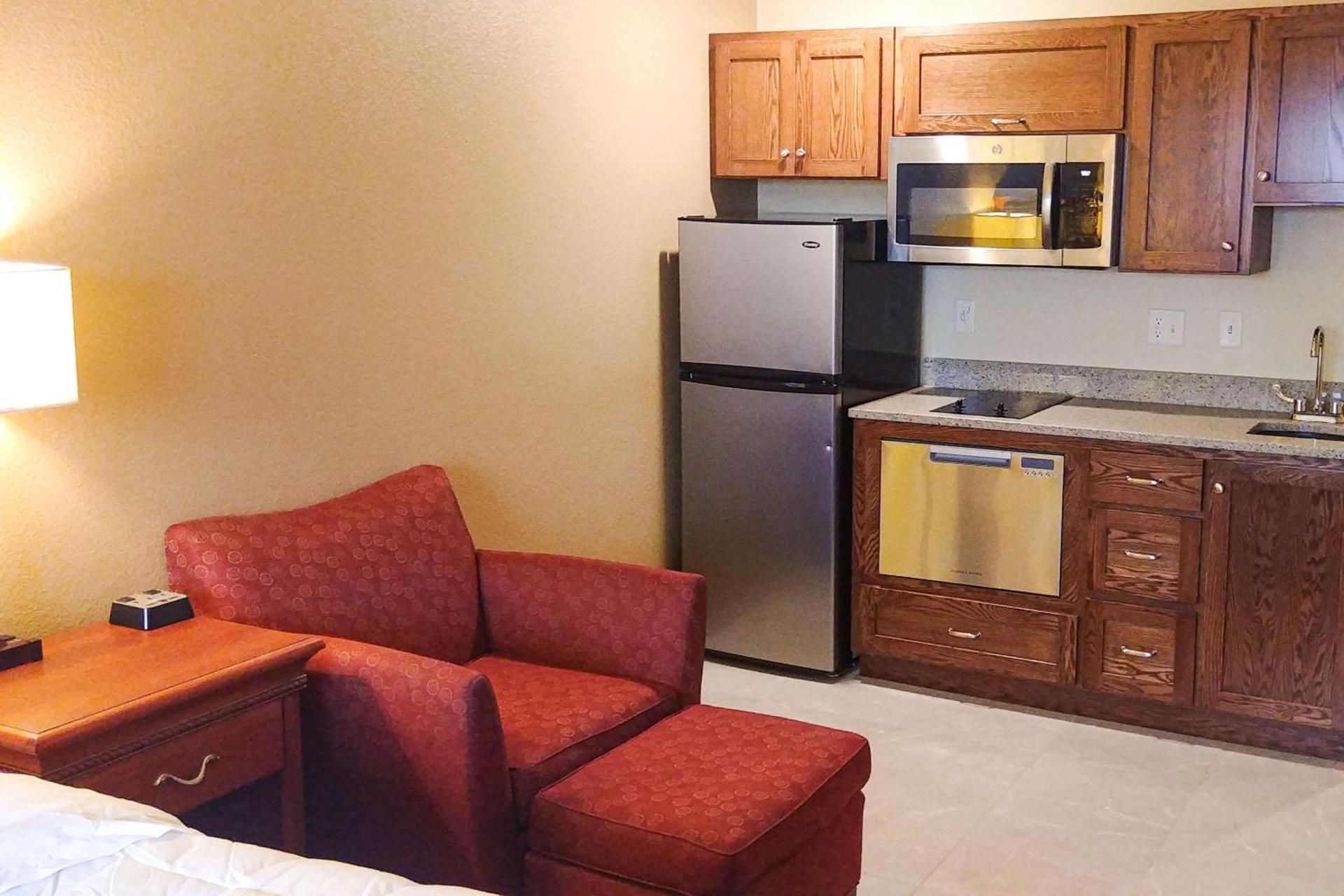 Heritage Hotel and Suites photo 2