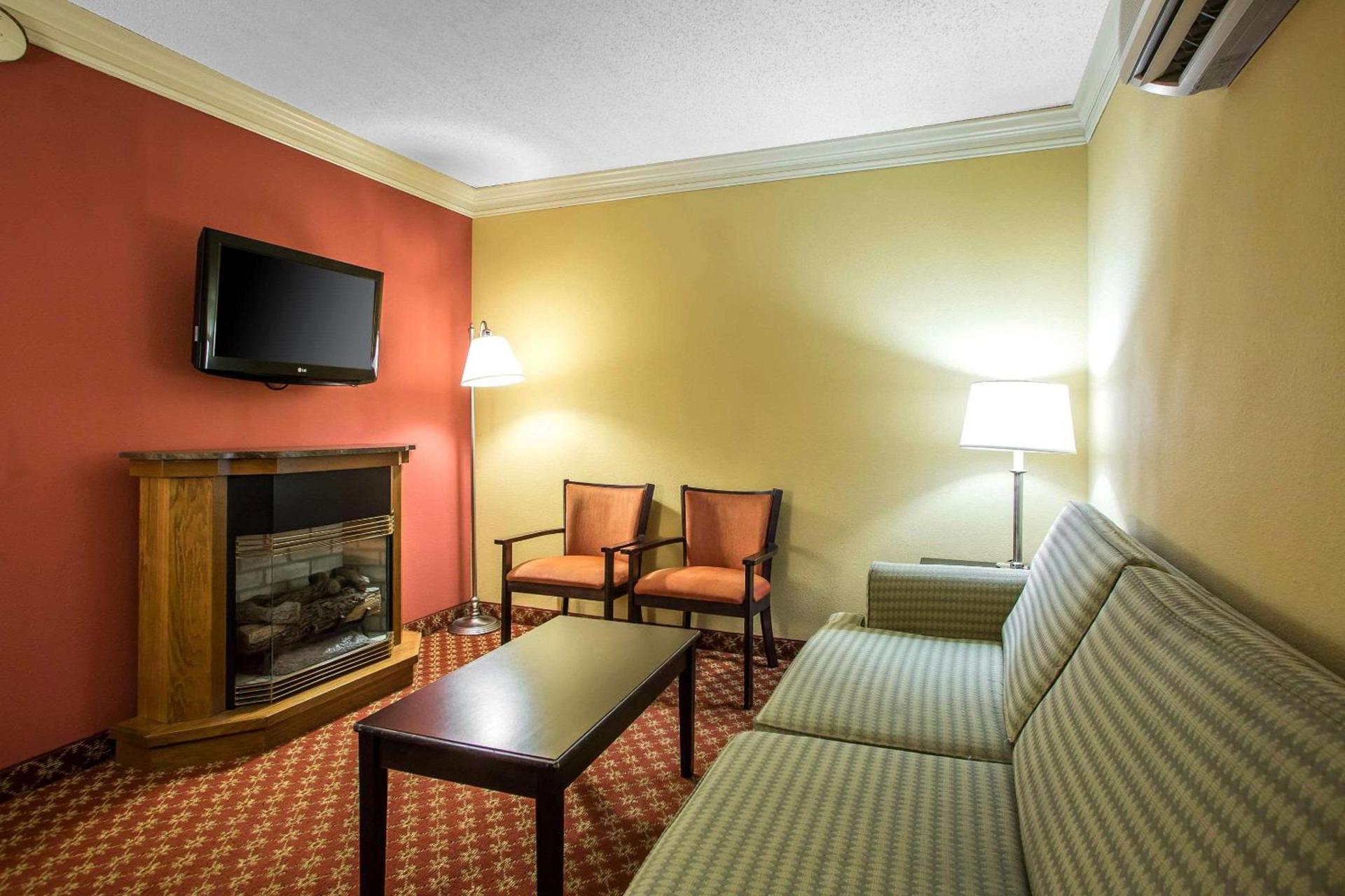 Clarion Hotel & Conference Center Toms River photo 29