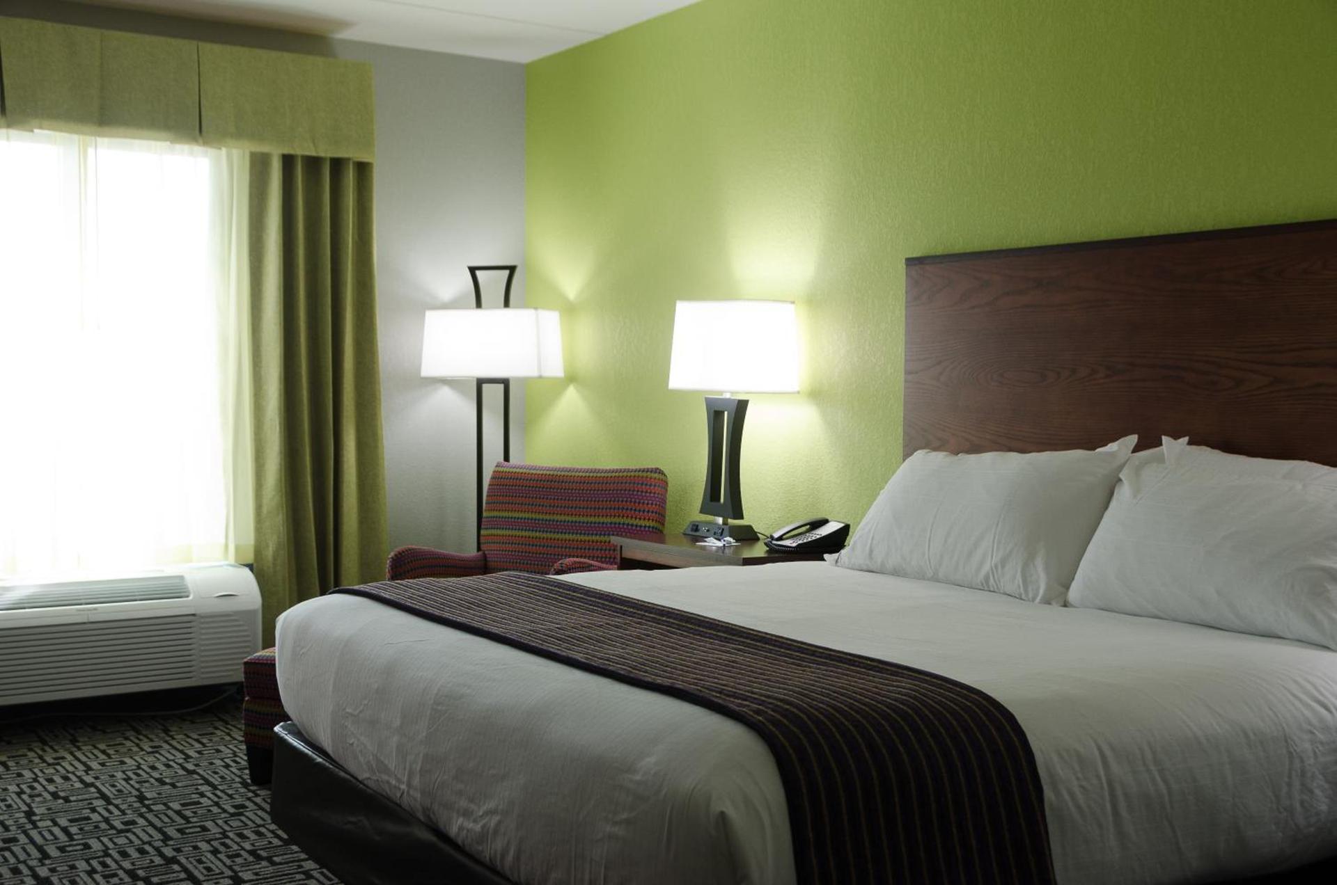 Holiday Inn Express Hickory - Hickory Mart by IHG photo 11