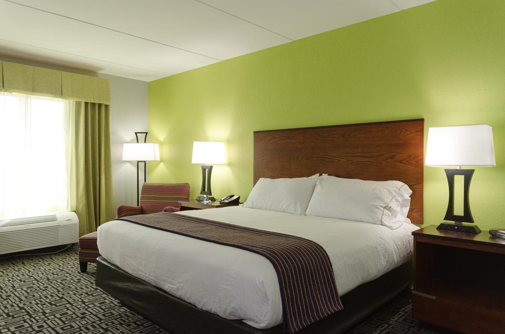 Holiday Inn Express Hickory - Hickory Mart by IHG photo 10