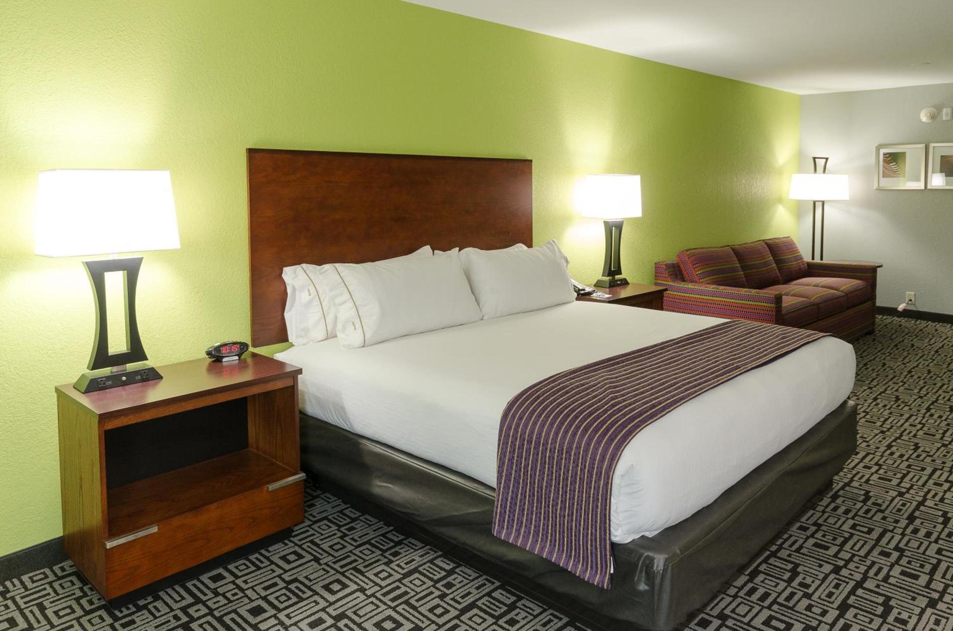 Holiday Inn Express Hickory - Hickory Mart by IHG photo 9