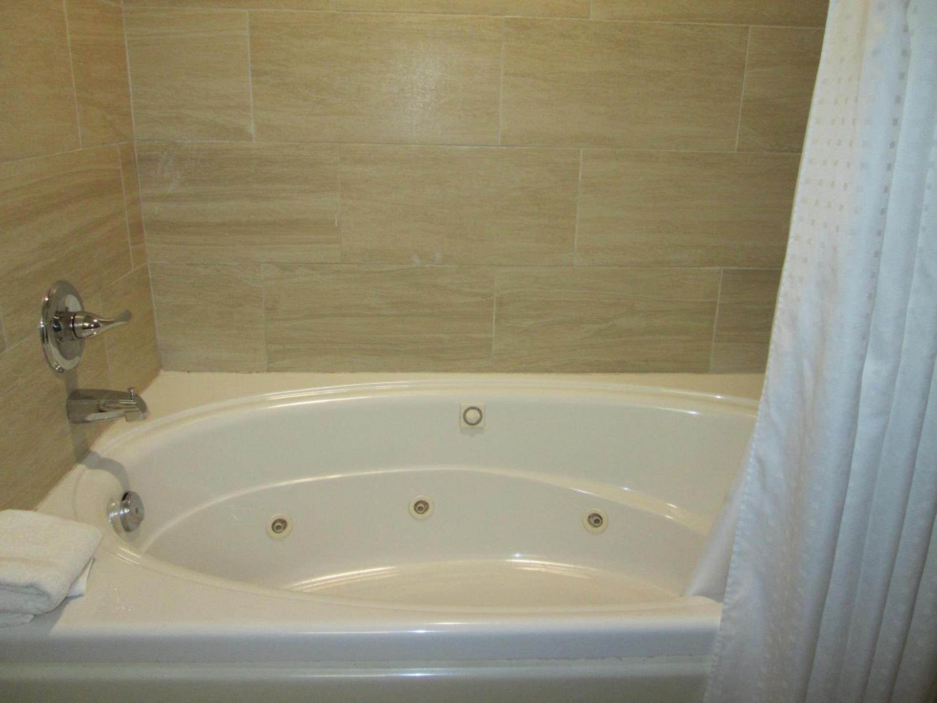 Holiday Inn Express Cloverdale - Greencastle by IHG photo 42