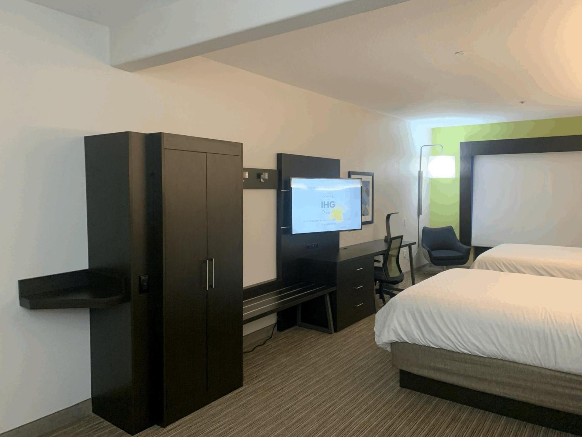 Holiday Inn Express Hotel & Suites Greenville by IHG photo 89