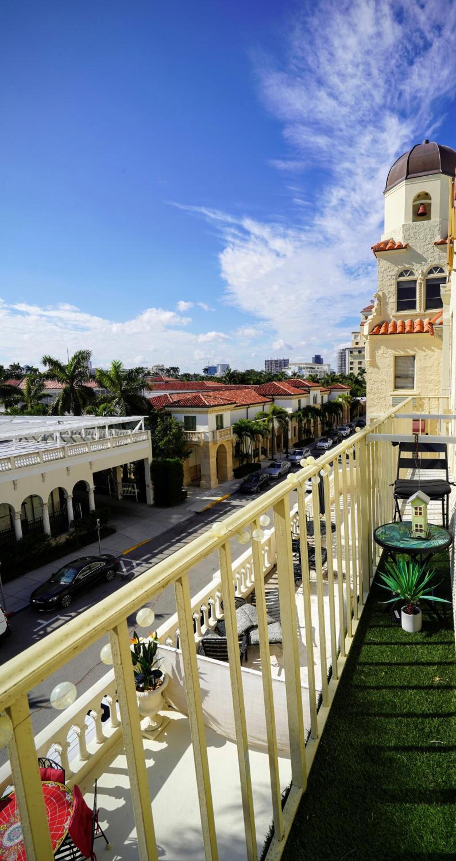 Palm Beach Hotel with Juliette Balconies! 2 blocks from beach! Historic Landmark photo 6