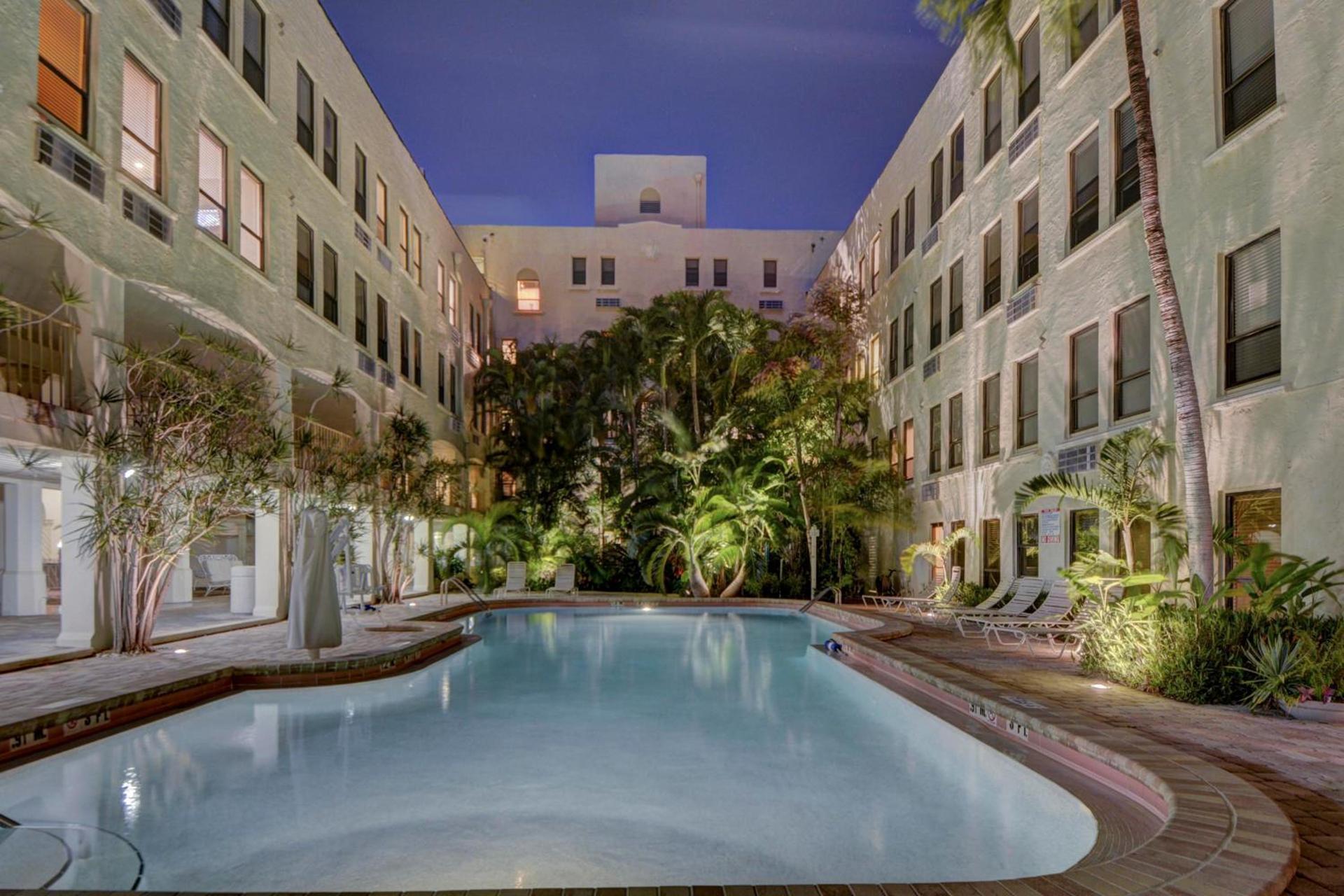 Palm Beach Hotel with Juliette Balconies! 2 blocks from beach! Historic Landmark photo 30