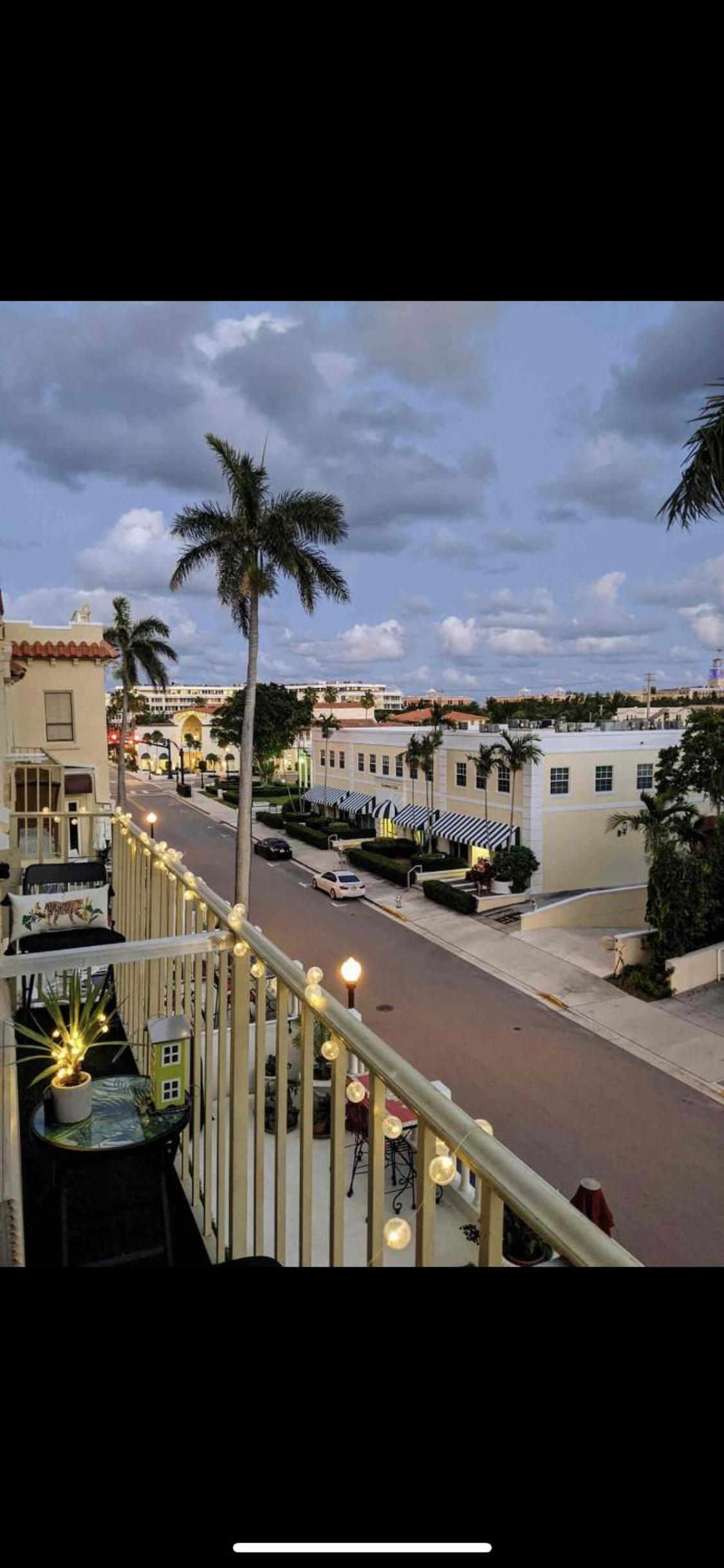 Palm Beach Hotel with Juliette Balconies! 2 blocks from beach! Historic Landmark photo 23